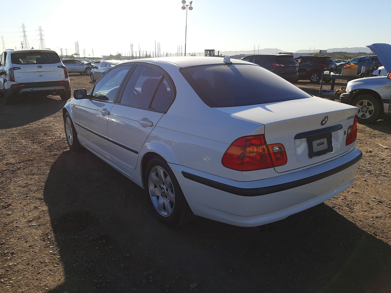 Photo 2 VIN: WBAET37454NJ81061 - BMW 325 I 