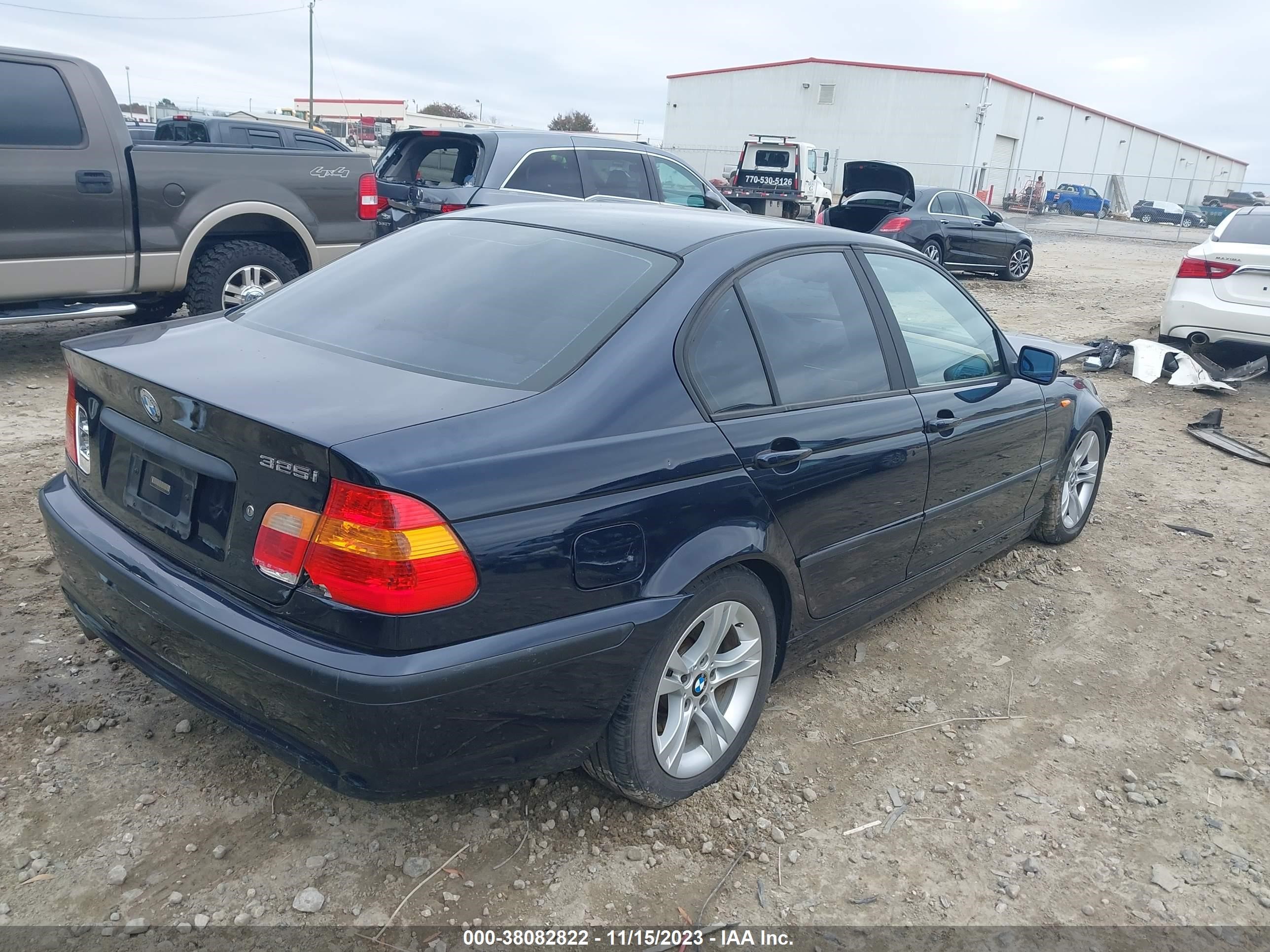 Photo 3 VIN: WBAET37473NJ28473 - BMW 3ER 