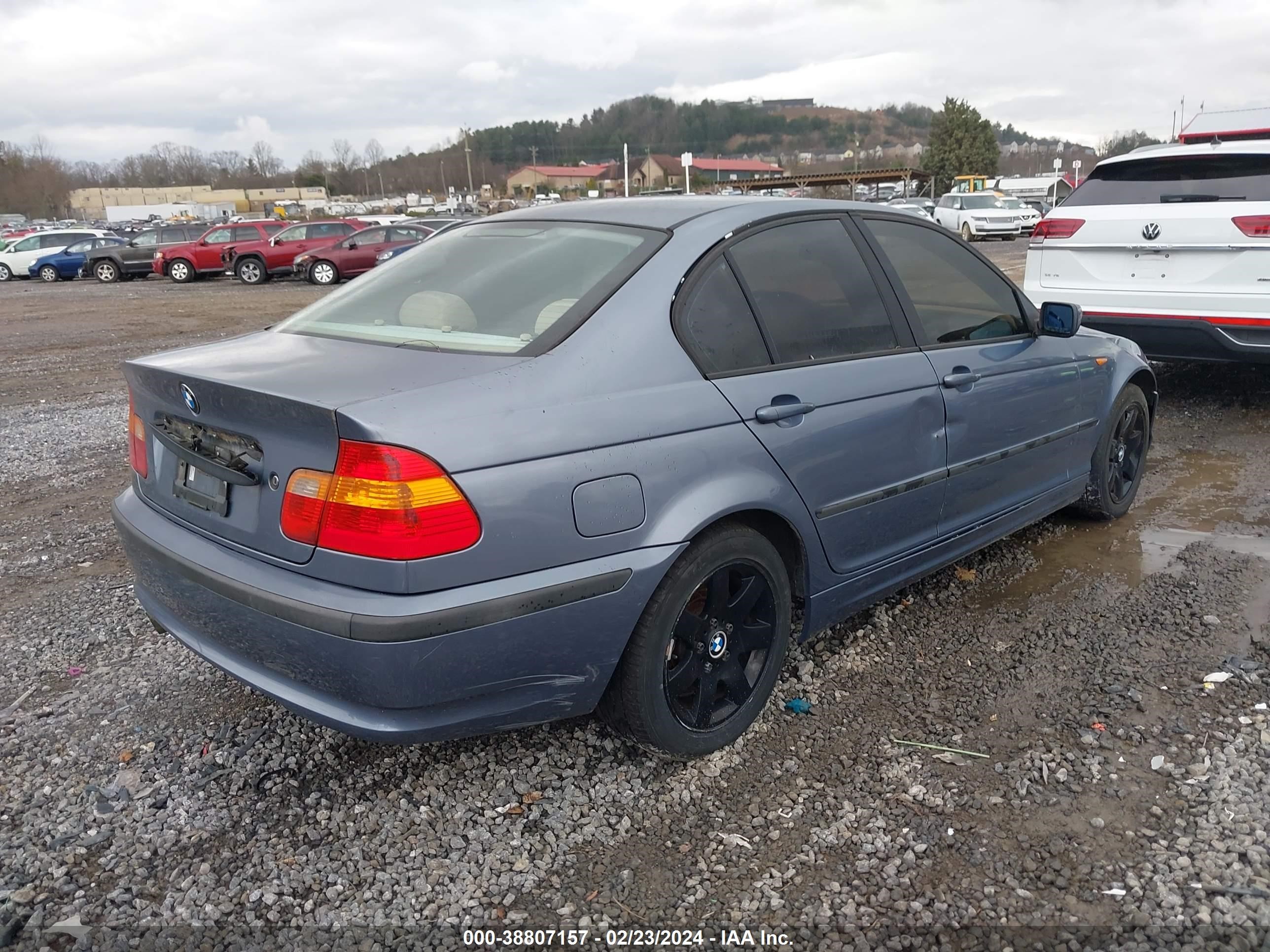 Photo 3 VIN: WBAET374X2NG79143 - BMW 3ER 