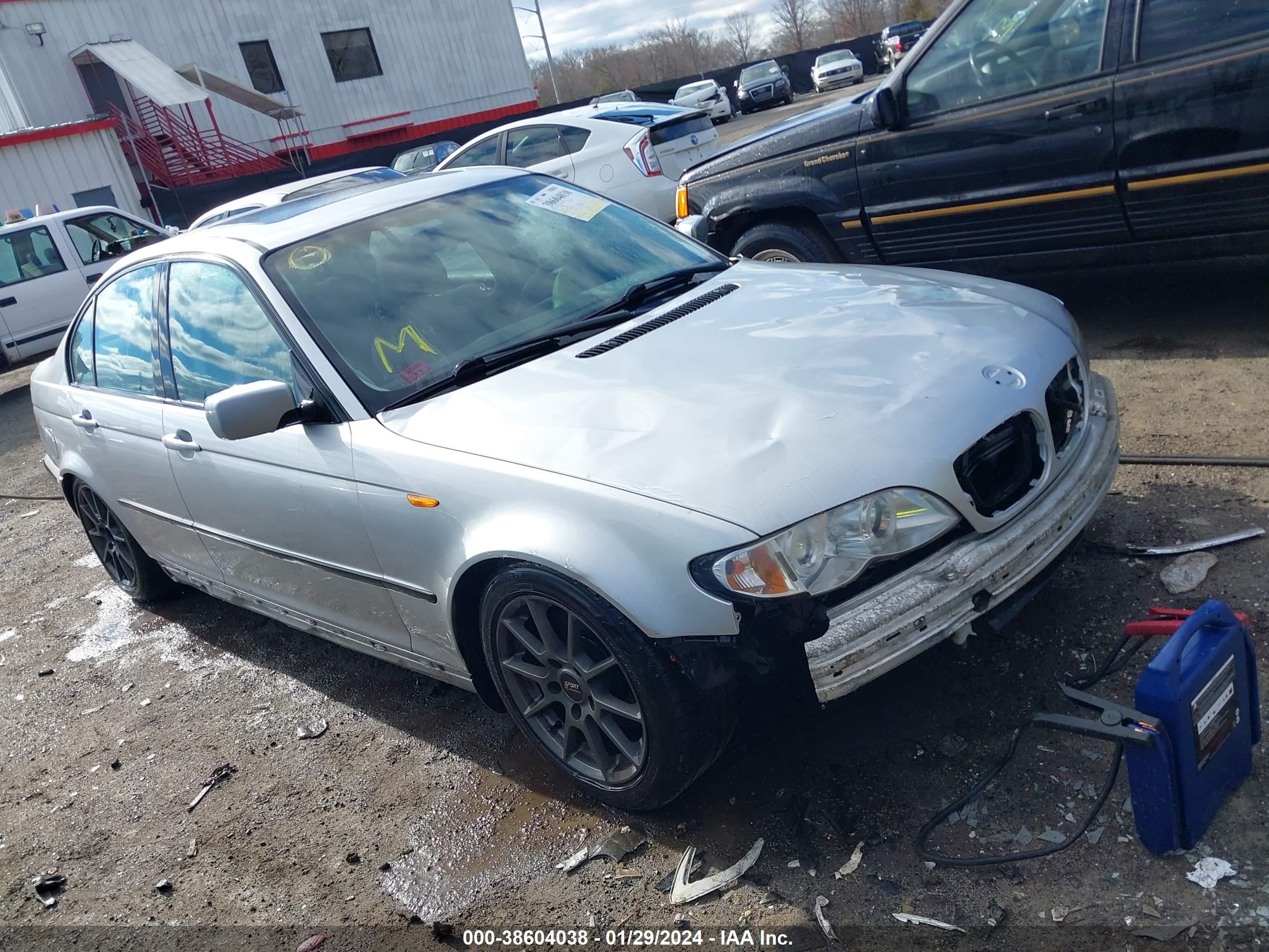 Photo 0 VIN: WBAET374X2NH02047 - BMW 3ER 