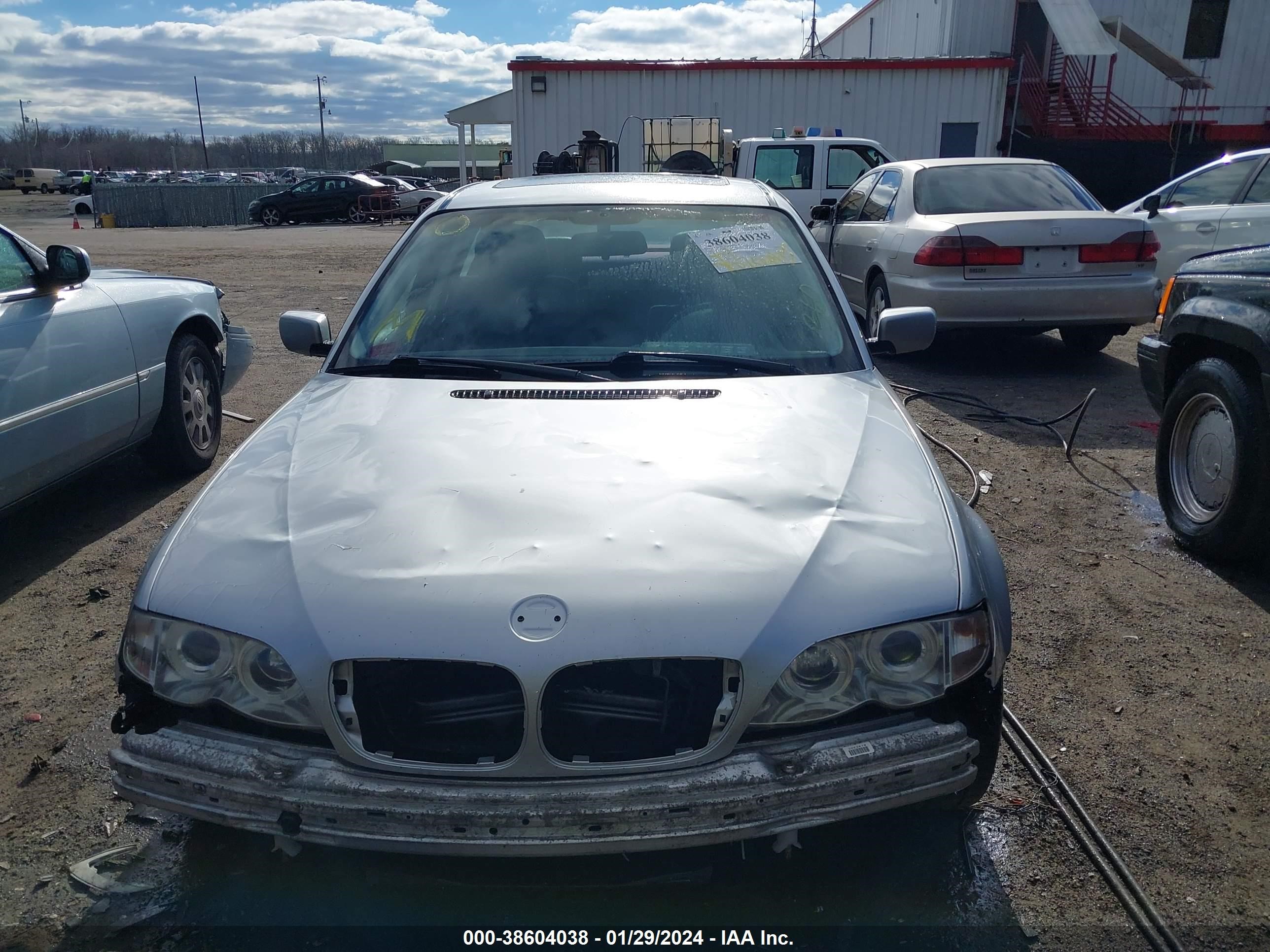 Photo 11 VIN: WBAET374X2NH02047 - BMW 3ER 