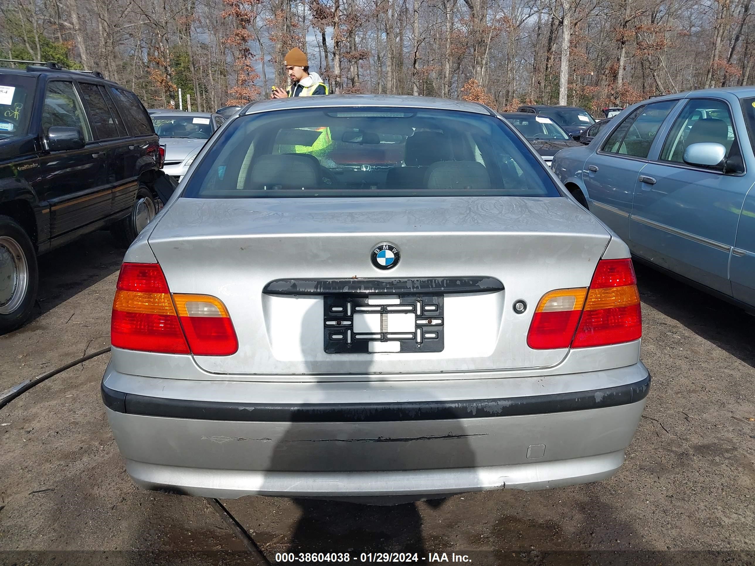 Photo 15 VIN: WBAET374X2NH02047 - BMW 3ER 