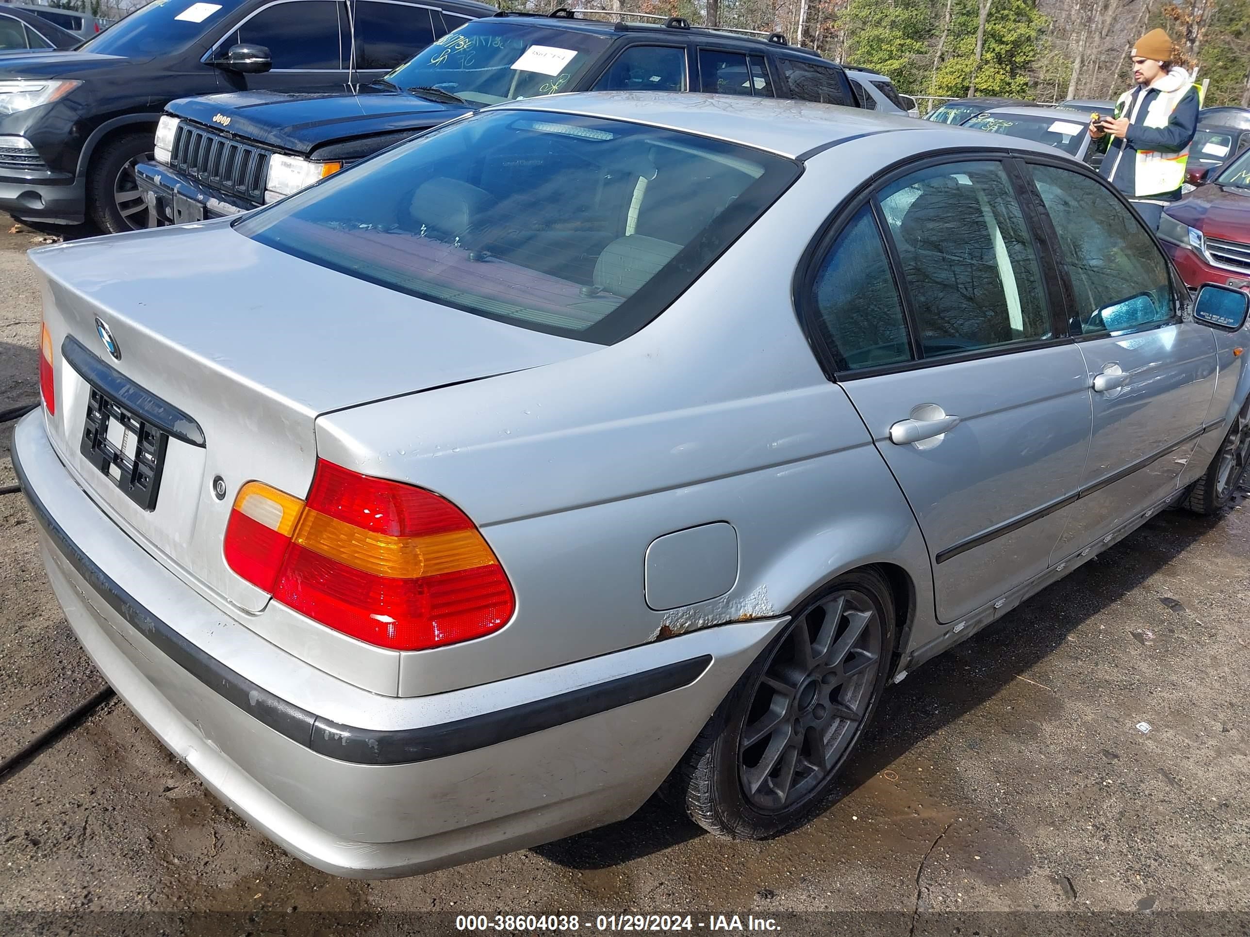 Photo 3 VIN: WBAET374X2NH02047 - BMW 3ER 