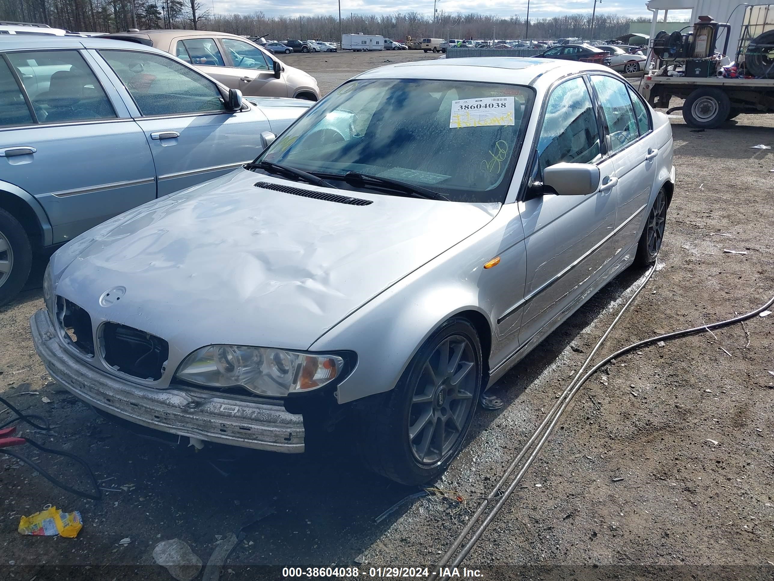 Photo 5 VIN: WBAET374X2NH02047 - BMW 3ER 