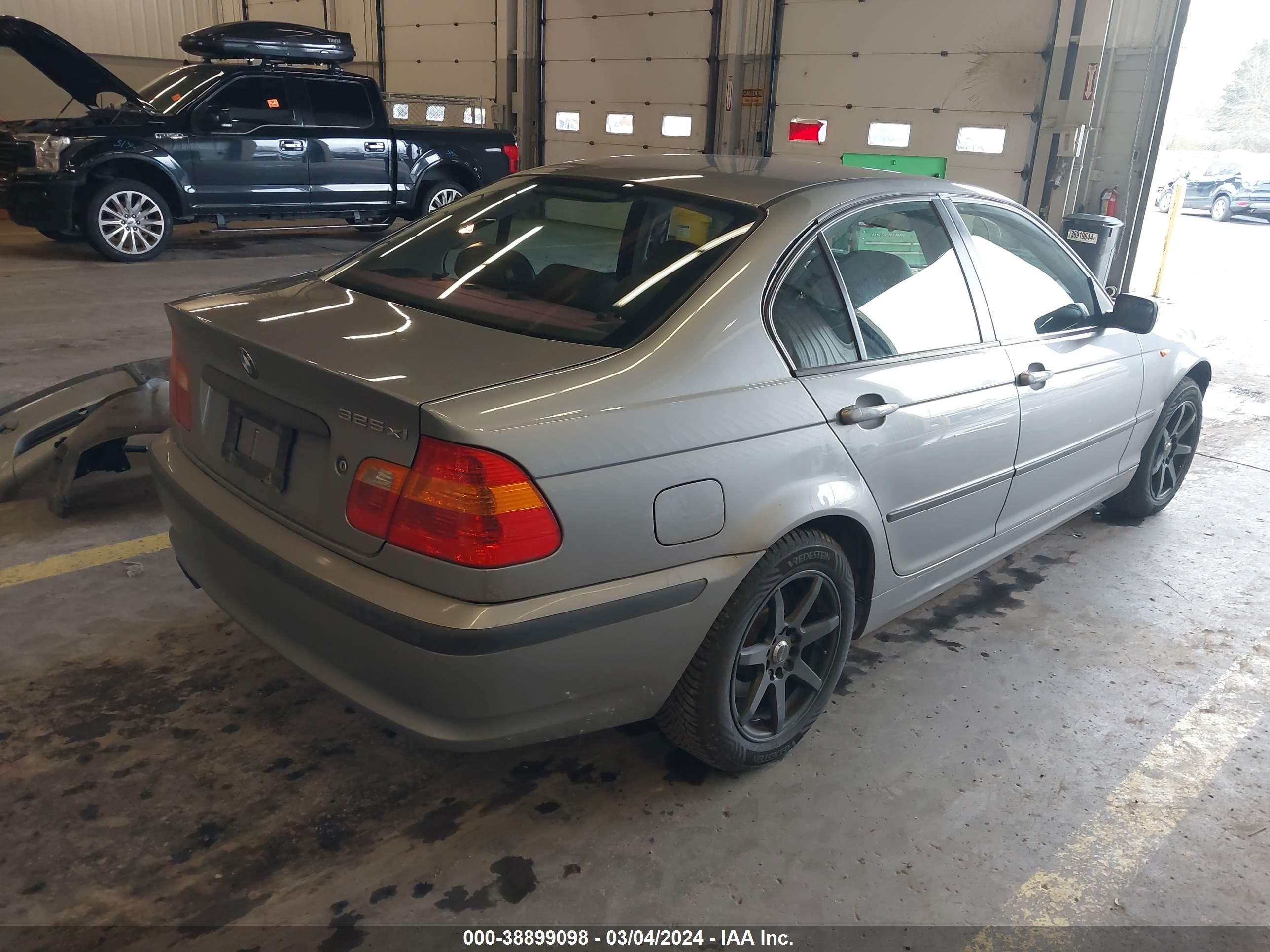 Photo 3 VIN: WBAEU33475PR17426 - BMW 3ER 