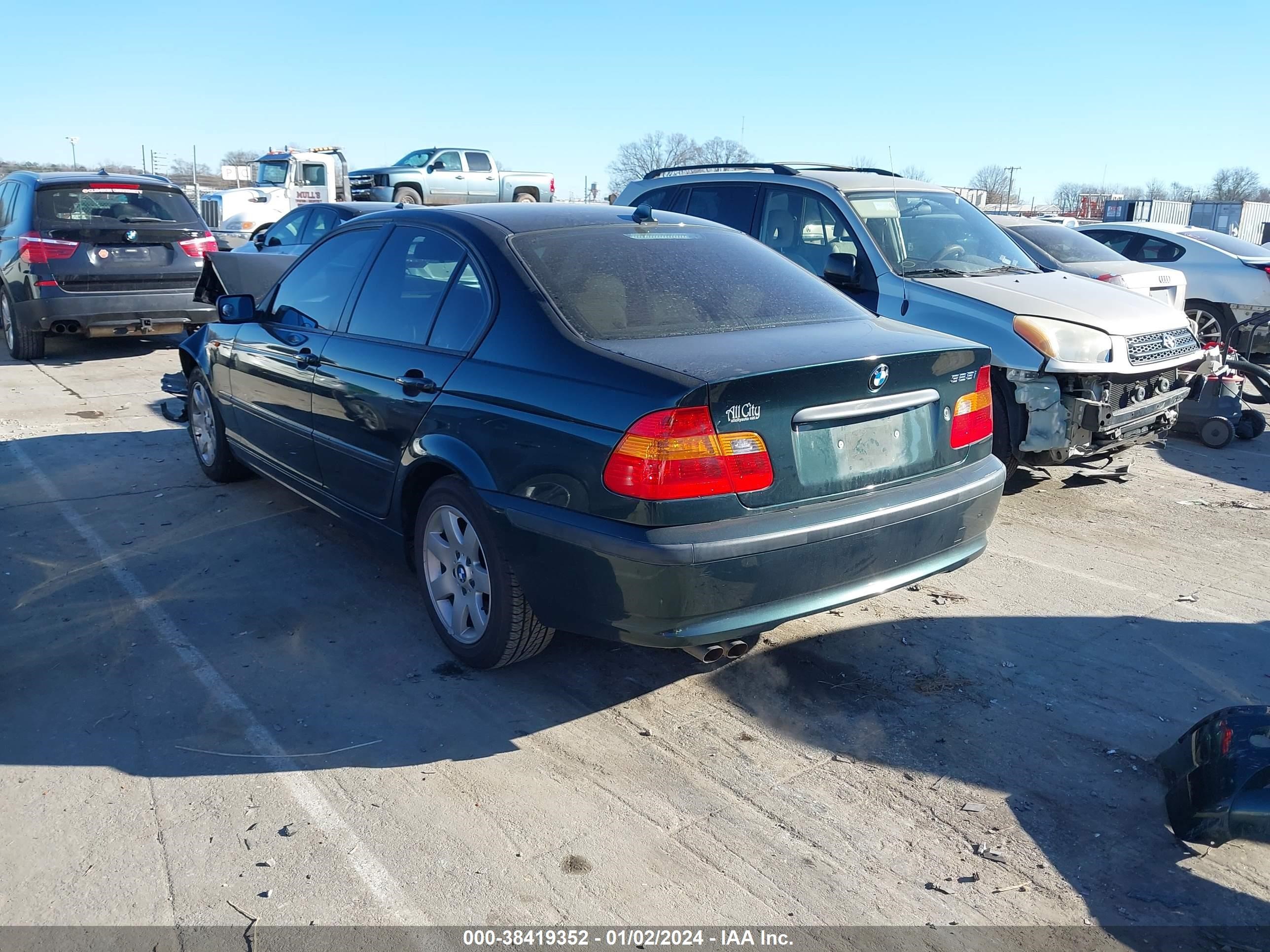 Photo 2 VIN: WBAEV33405KW19018 - BMW 3ER 