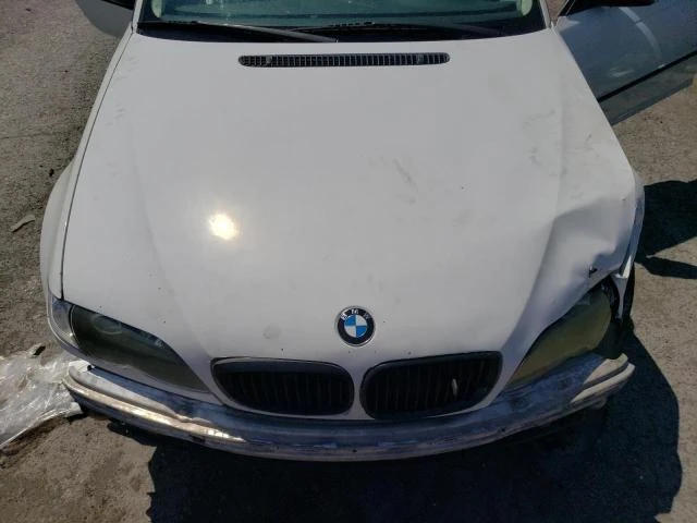 Photo 10 VIN: WBAEV33424KR29170 - BMW 325I 