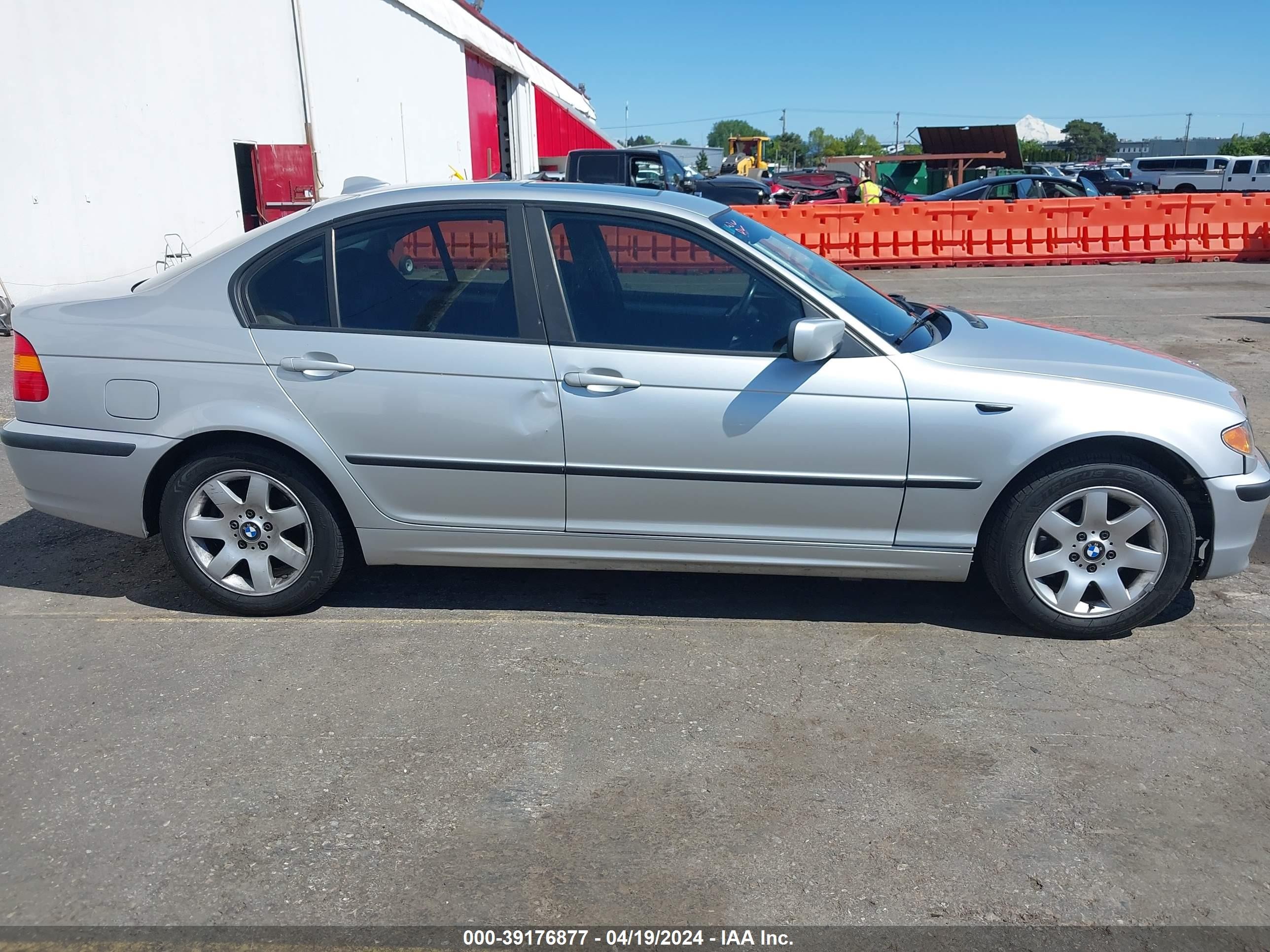 Photo 12 VIN: WBAEV33444KR35133 - BMW 3ER 