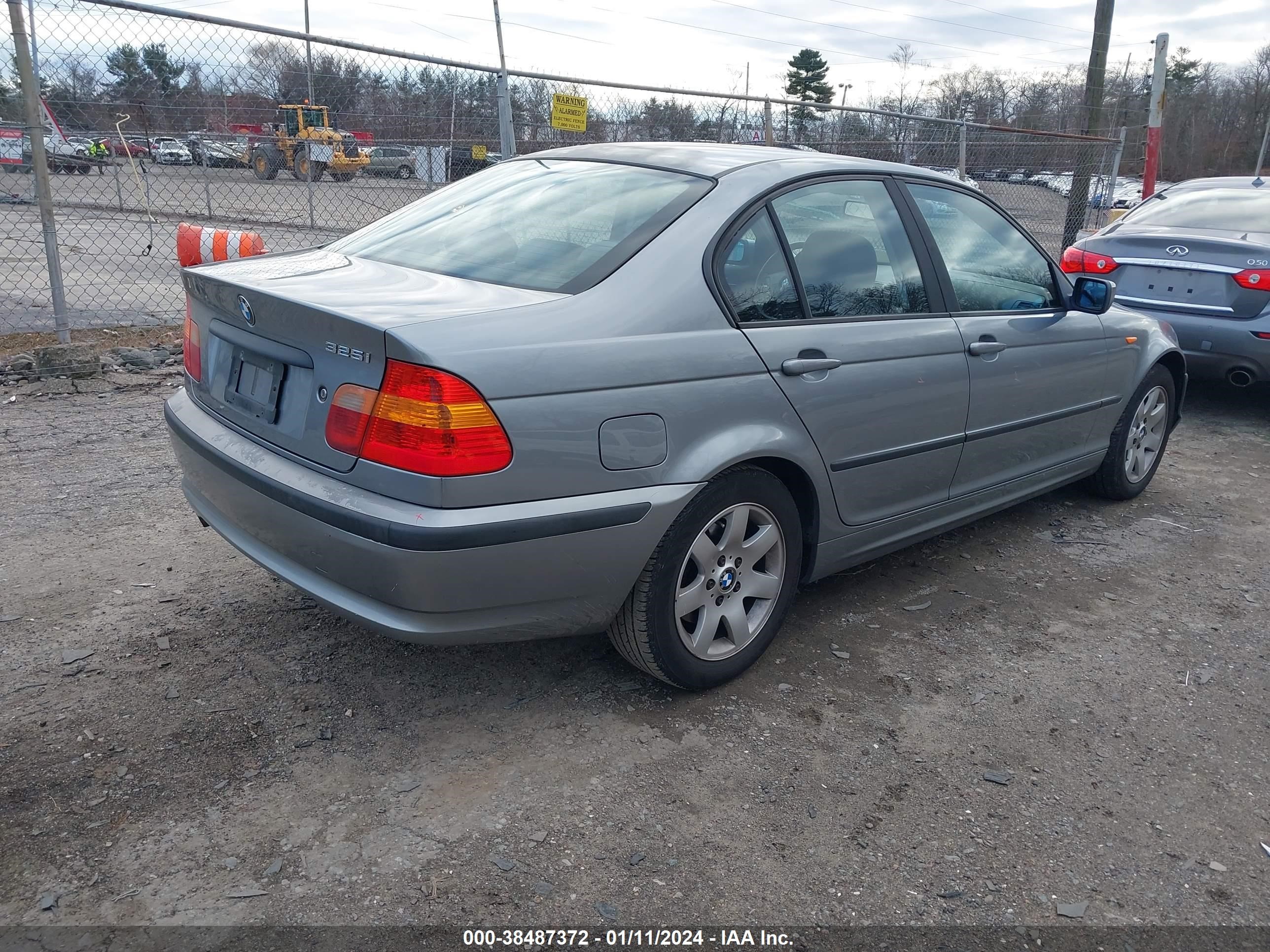 Photo 3 VIN: WBAEV33474KL61708 - BMW 3ER 