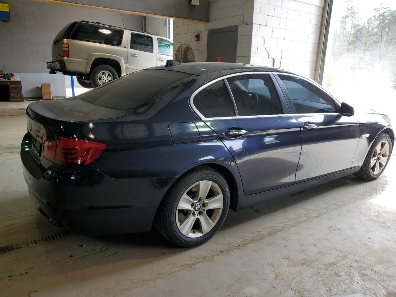 Photo 2 VIN: WBAFR1C50BC740059 - BMW 5ER 