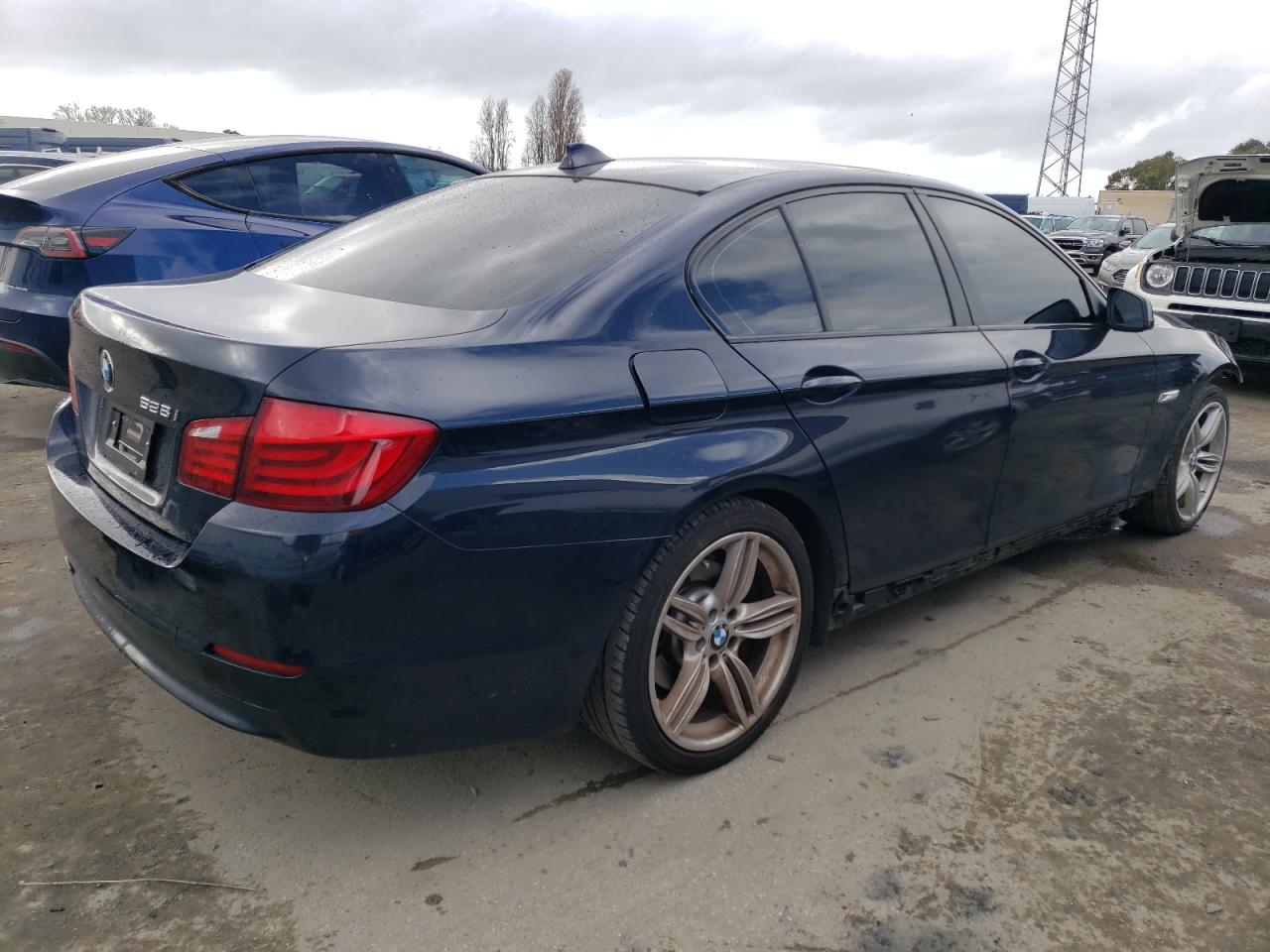 Photo 2 VIN: WBAFR1C53BC748303 - BMW 5ER 