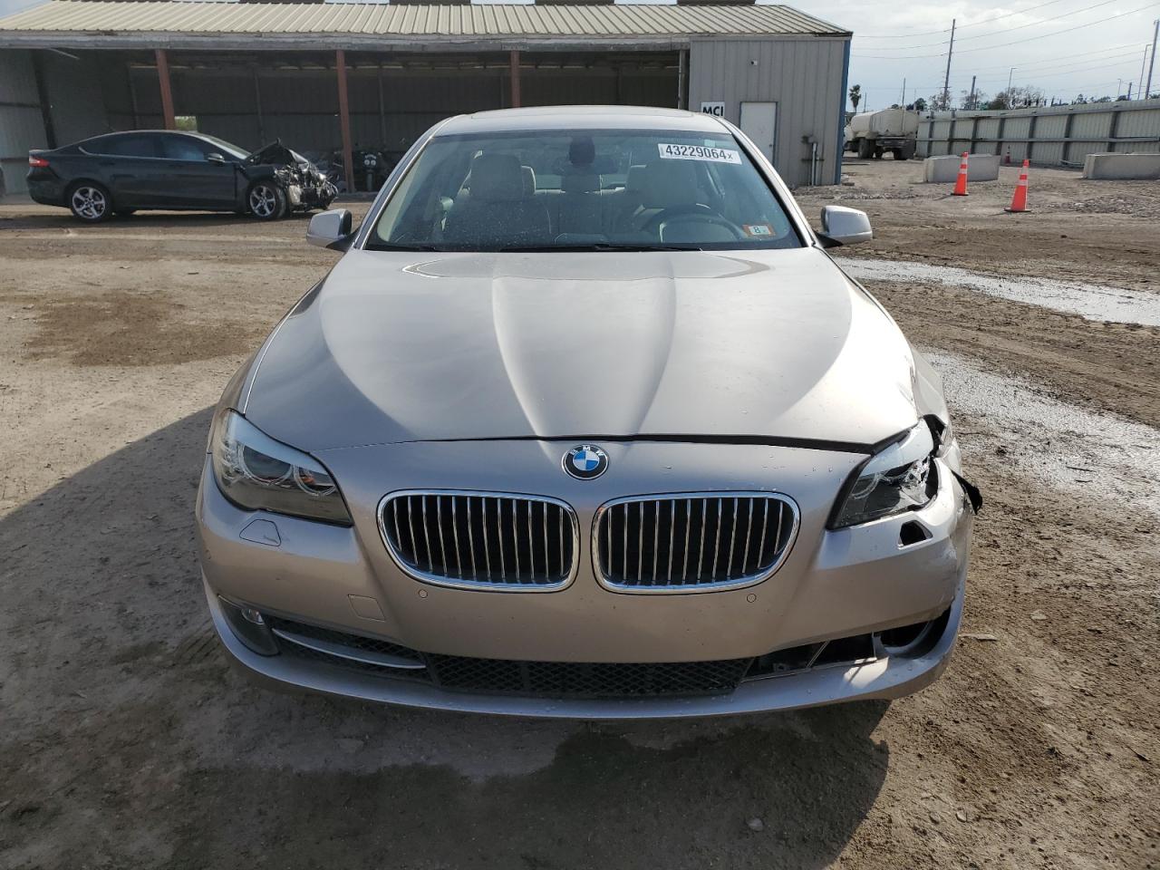 Photo 4 VIN: WBAFR1C56BC673290 - BMW 5ER 