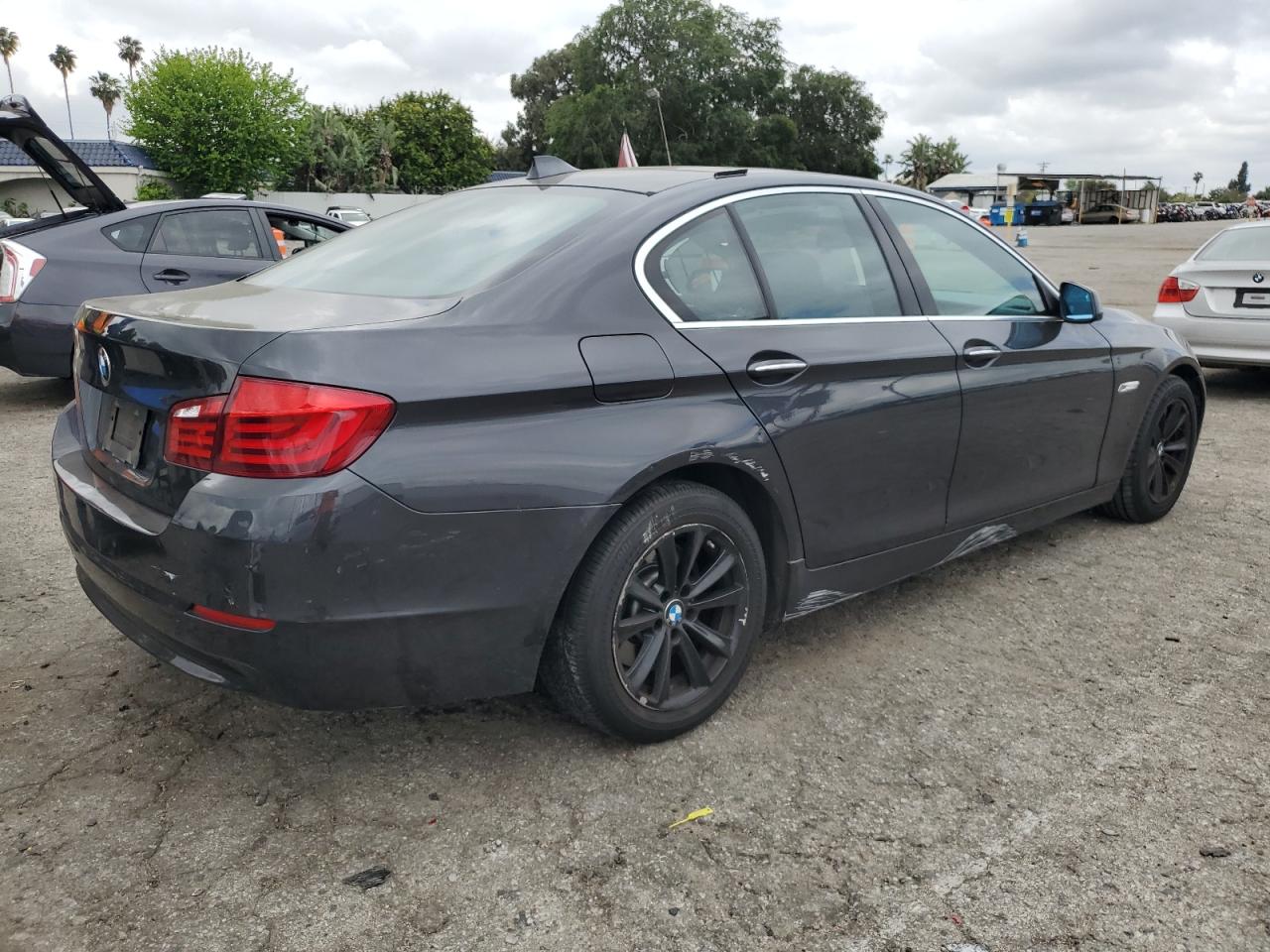 Photo 2 VIN: WBAFR1C56BC745718 - BMW 5ER 