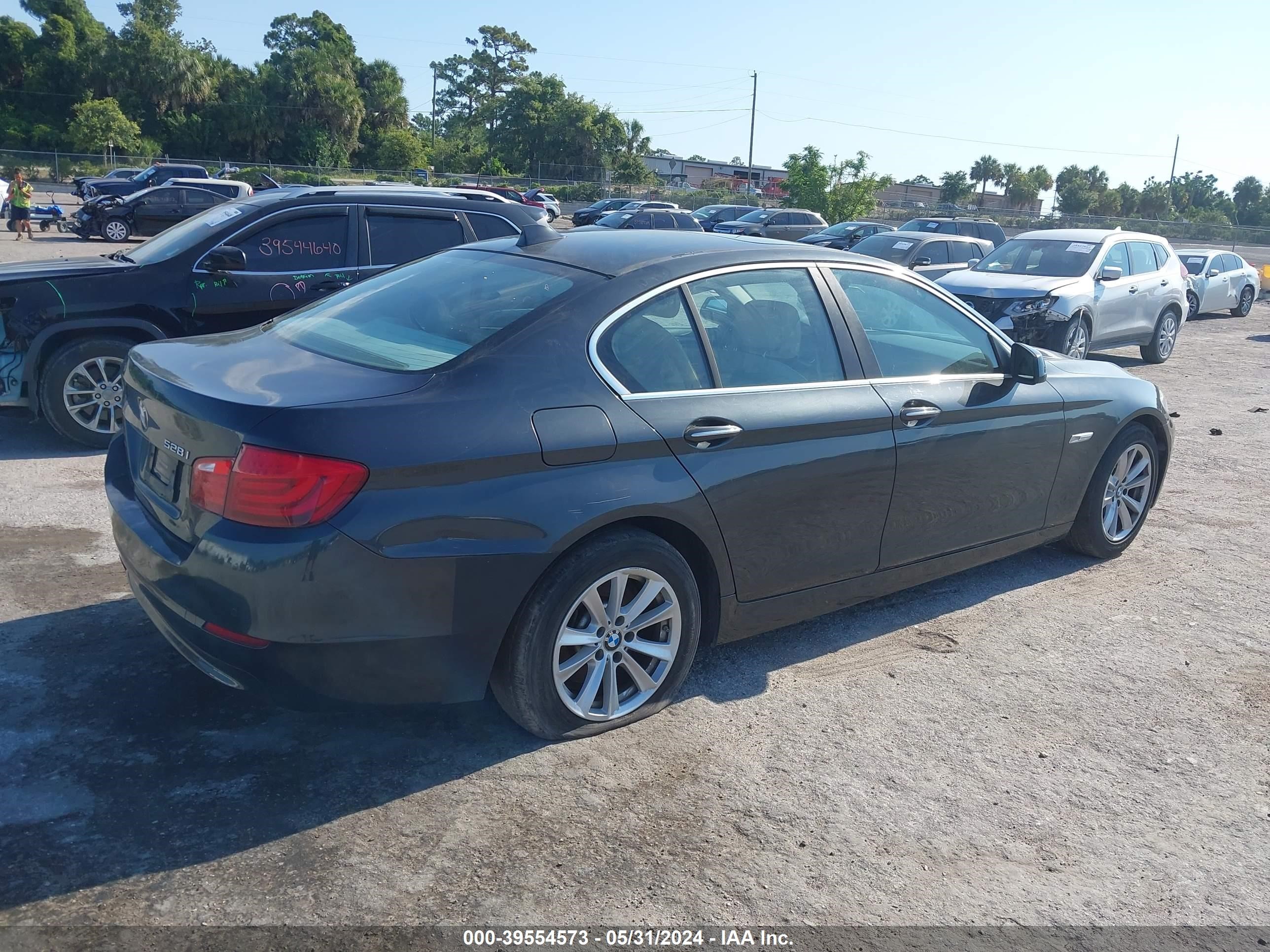 Photo 4 VIN: WBAFR1C5XBC739906 - BMW 5ER 