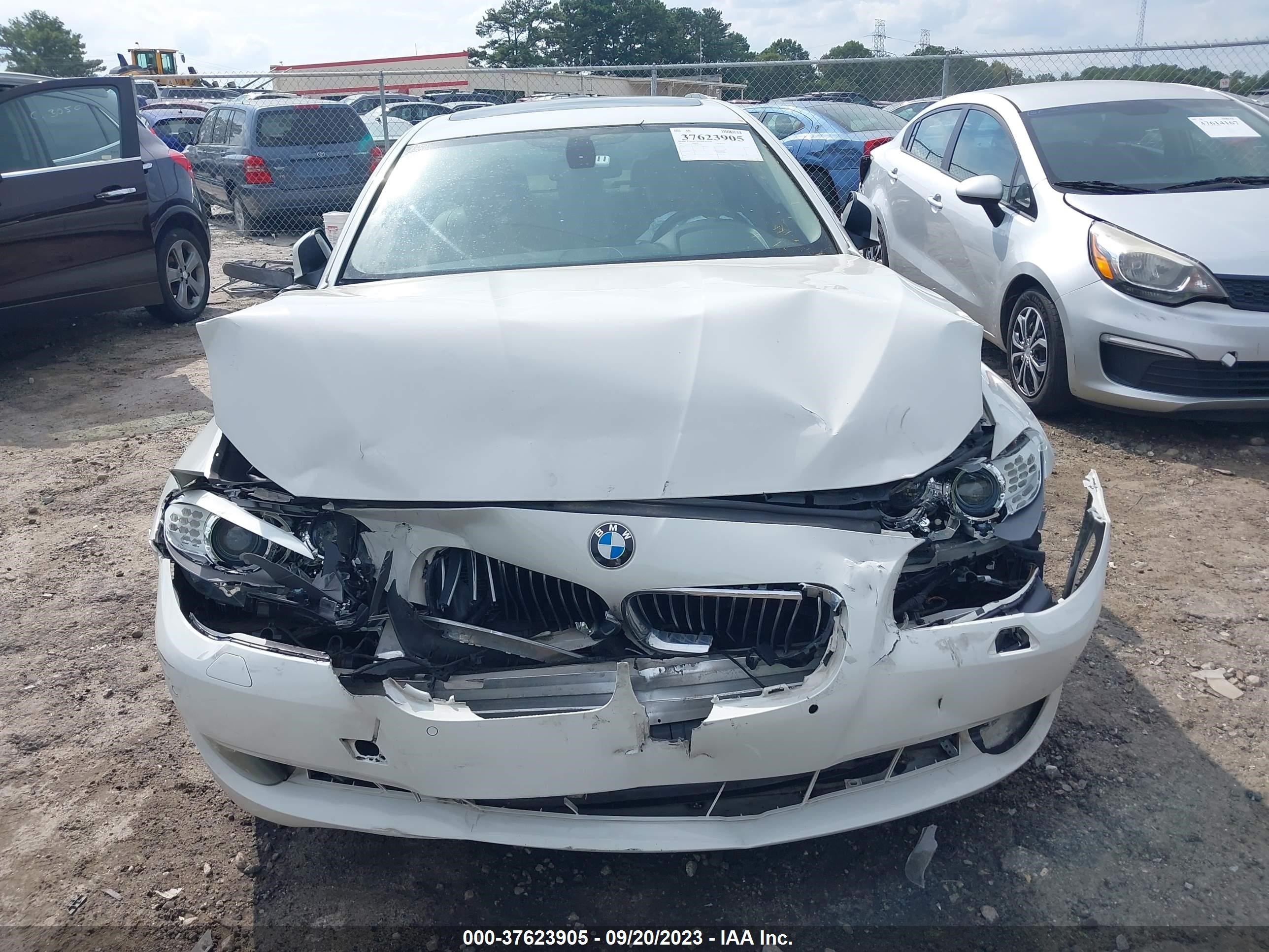 Photo 11 VIN: WBAFR7C52BC803889 - BMW 5ER 