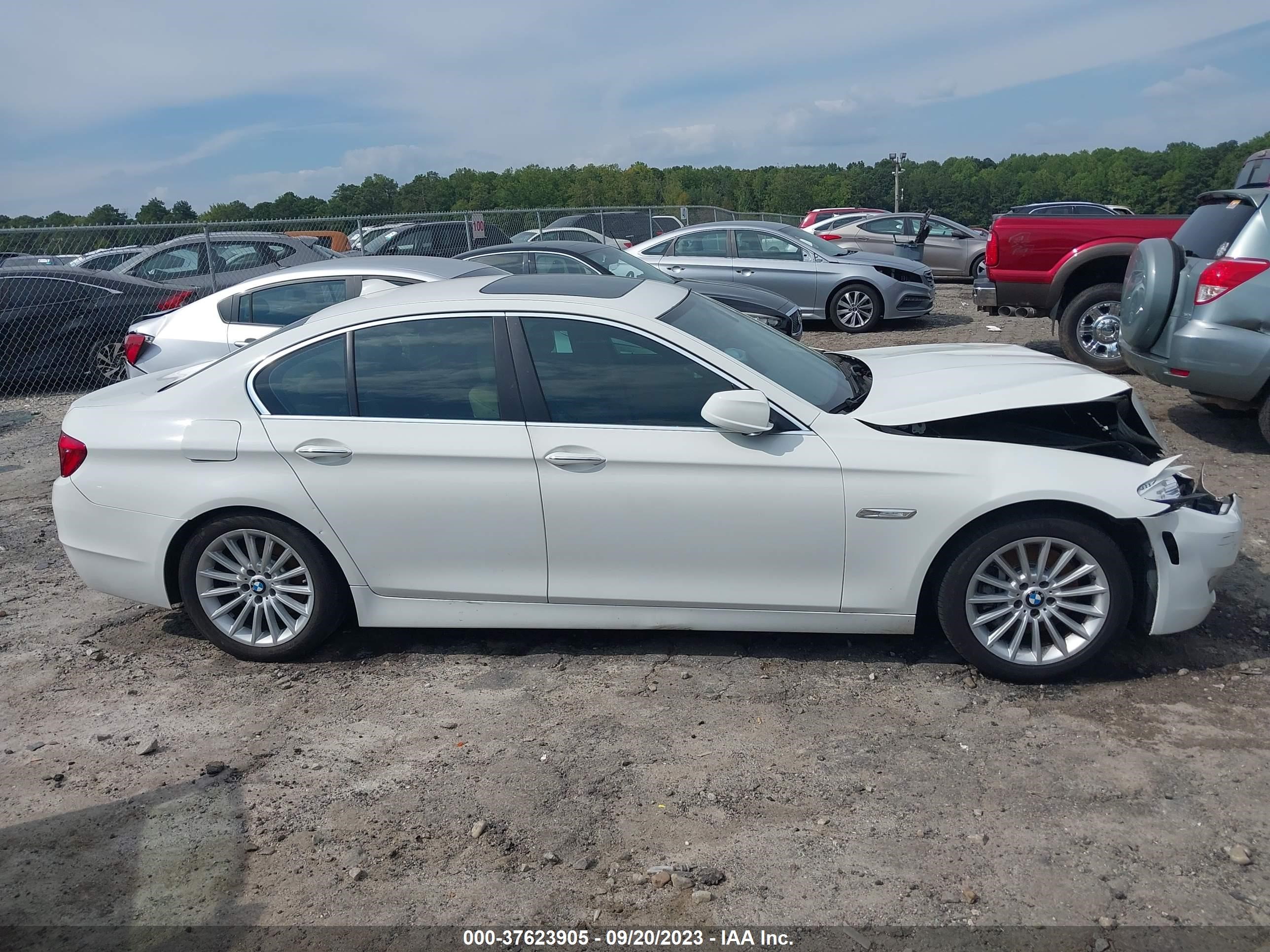 Photo 12 VIN: WBAFR7C52BC803889 - BMW 5ER 