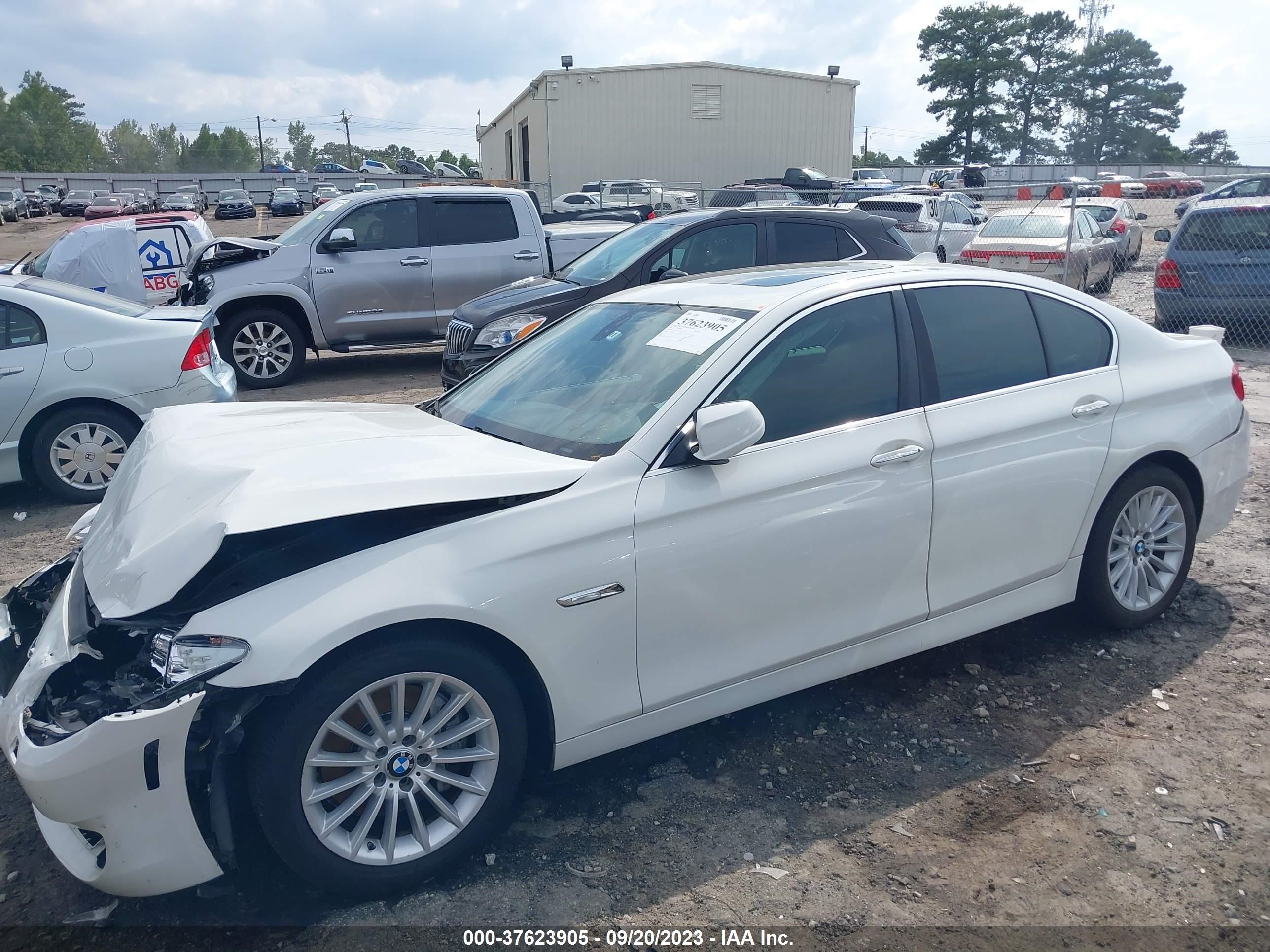 Photo 13 VIN: WBAFR7C52BC803889 - BMW 5ER 