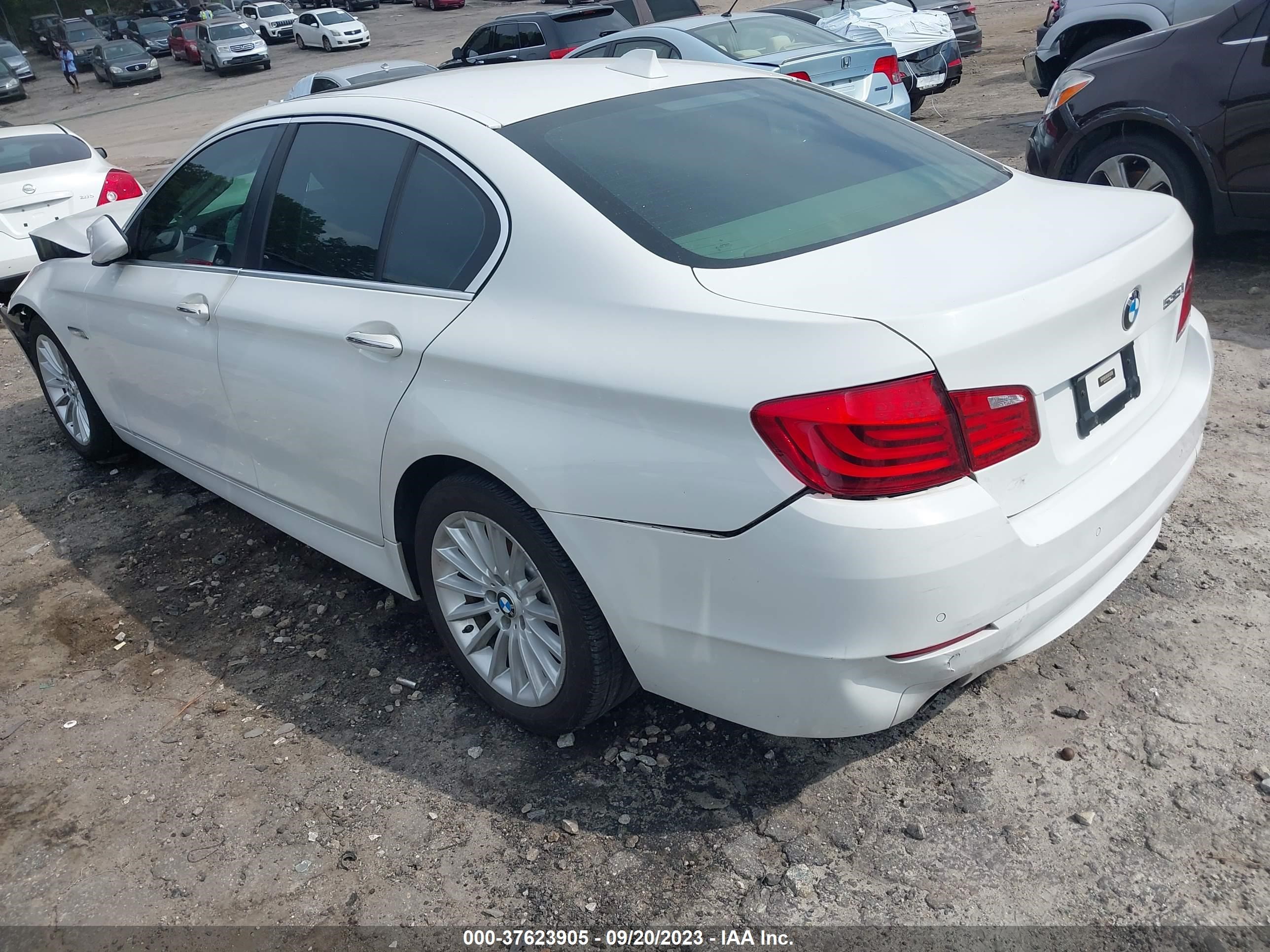 Photo 2 VIN: WBAFR7C52BC803889 - BMW 5ER 