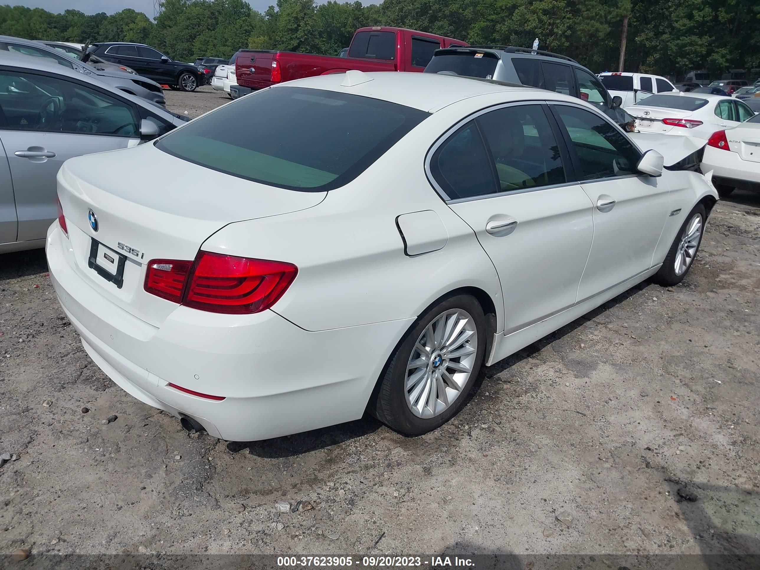 Photo 3 VIN: WBAFR7C52BC803889 - BMW 5ER 