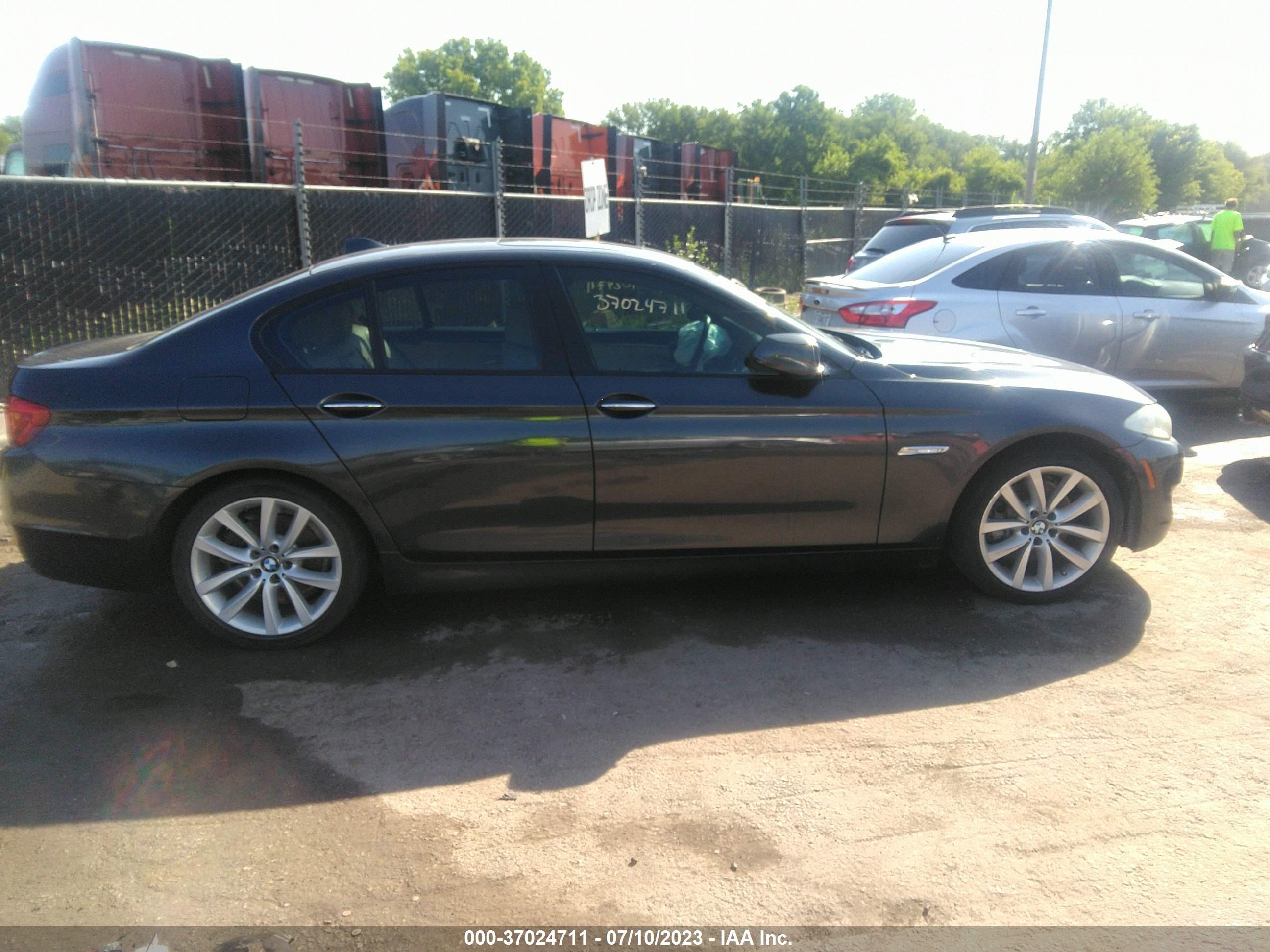 Photo 13 VIN: WBAFR7C55BC802218 - BMW 5ER 