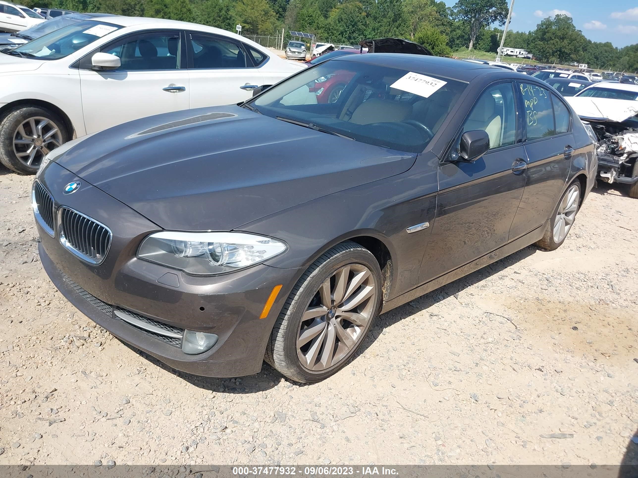 Photo 1 VIN: WBAFR7C55BC803630 - BMW 5ER 