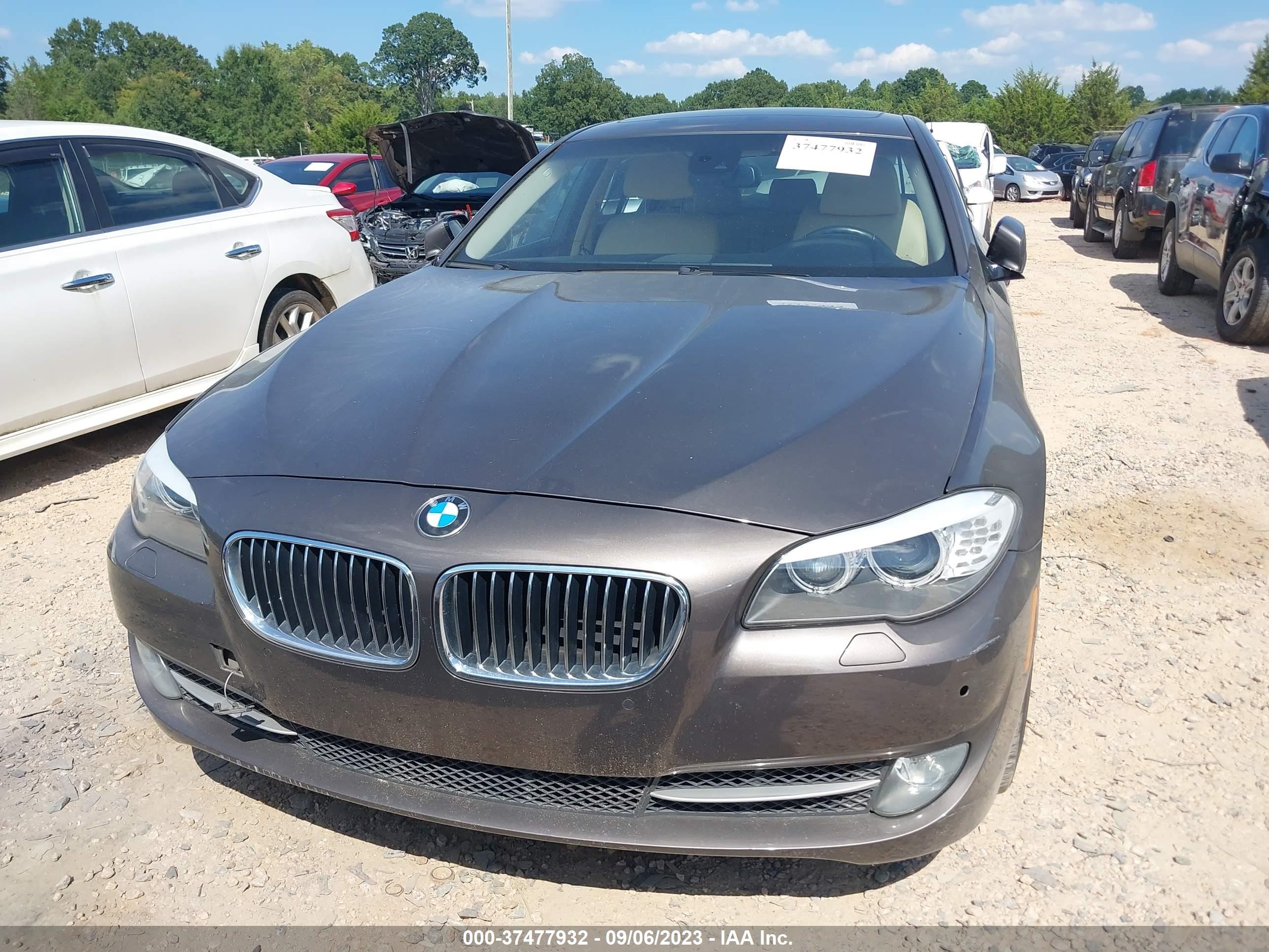 Photo 11 VIN: WBAFR7C55BC803630 - BMW 5ER 