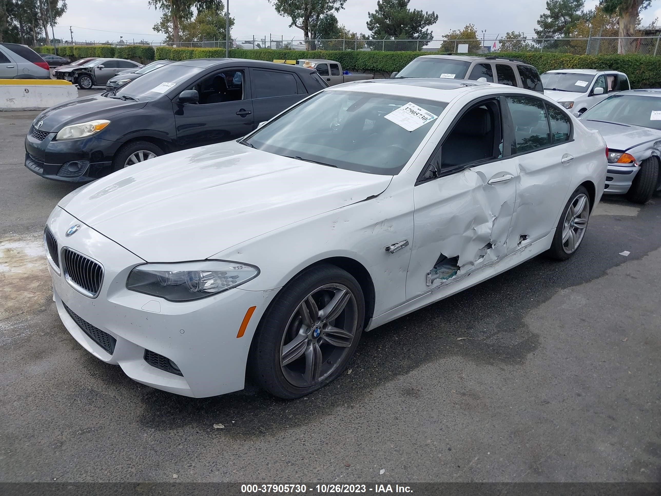 Photo 1 VIN: WBAFR7C56CC813911 - BMW 5ER 