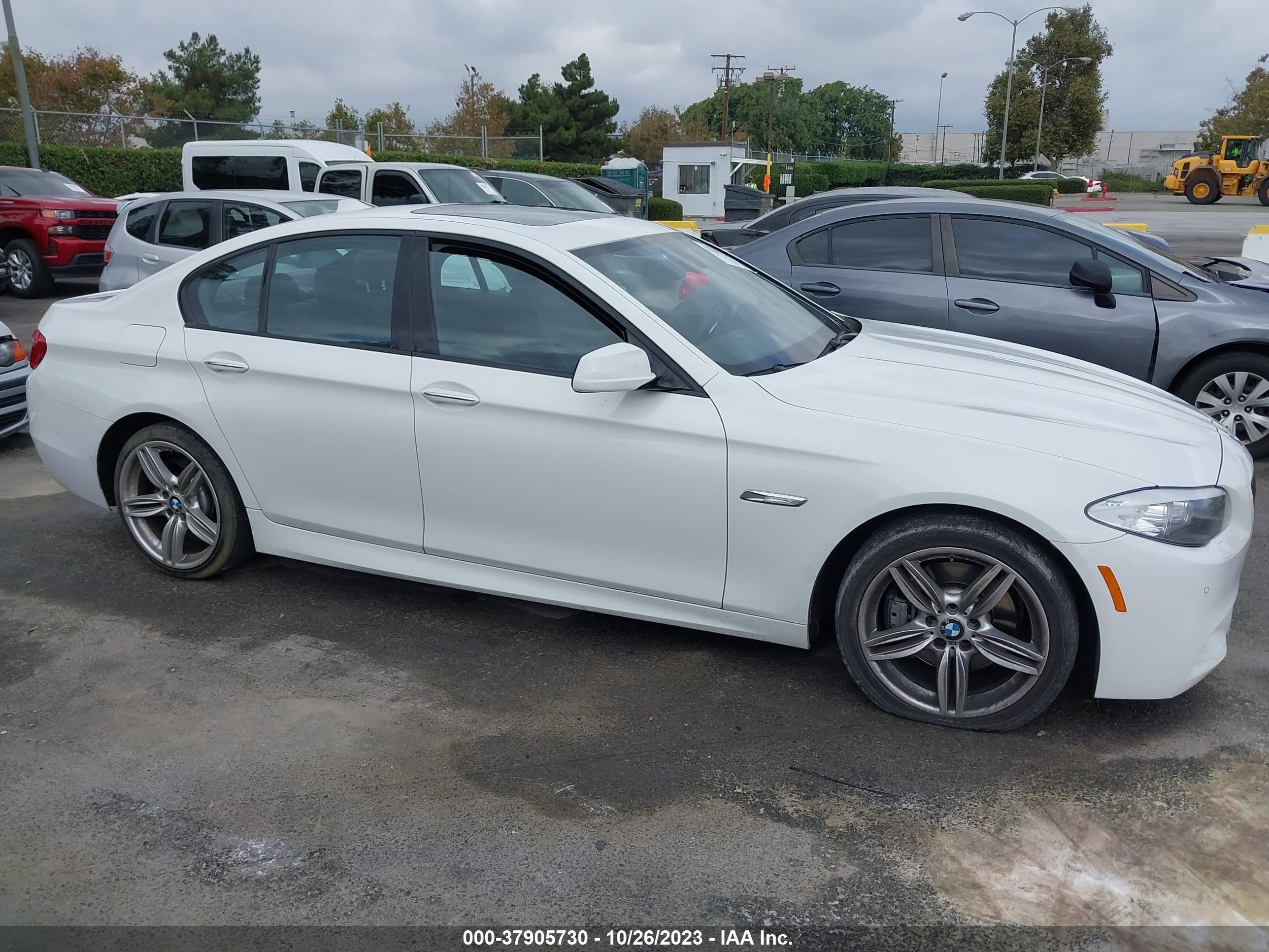 Photo 13 VIN: WBAFR7C56CC813911 - BMW 5ER 