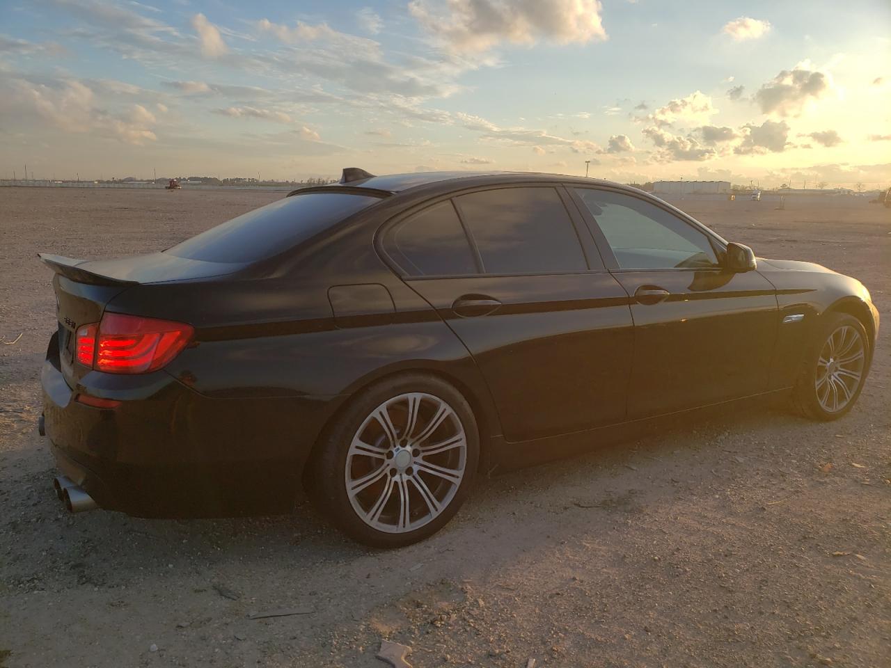 Photo 2 VIN: WBAFR7C57BC806660 - BMW 5ER 