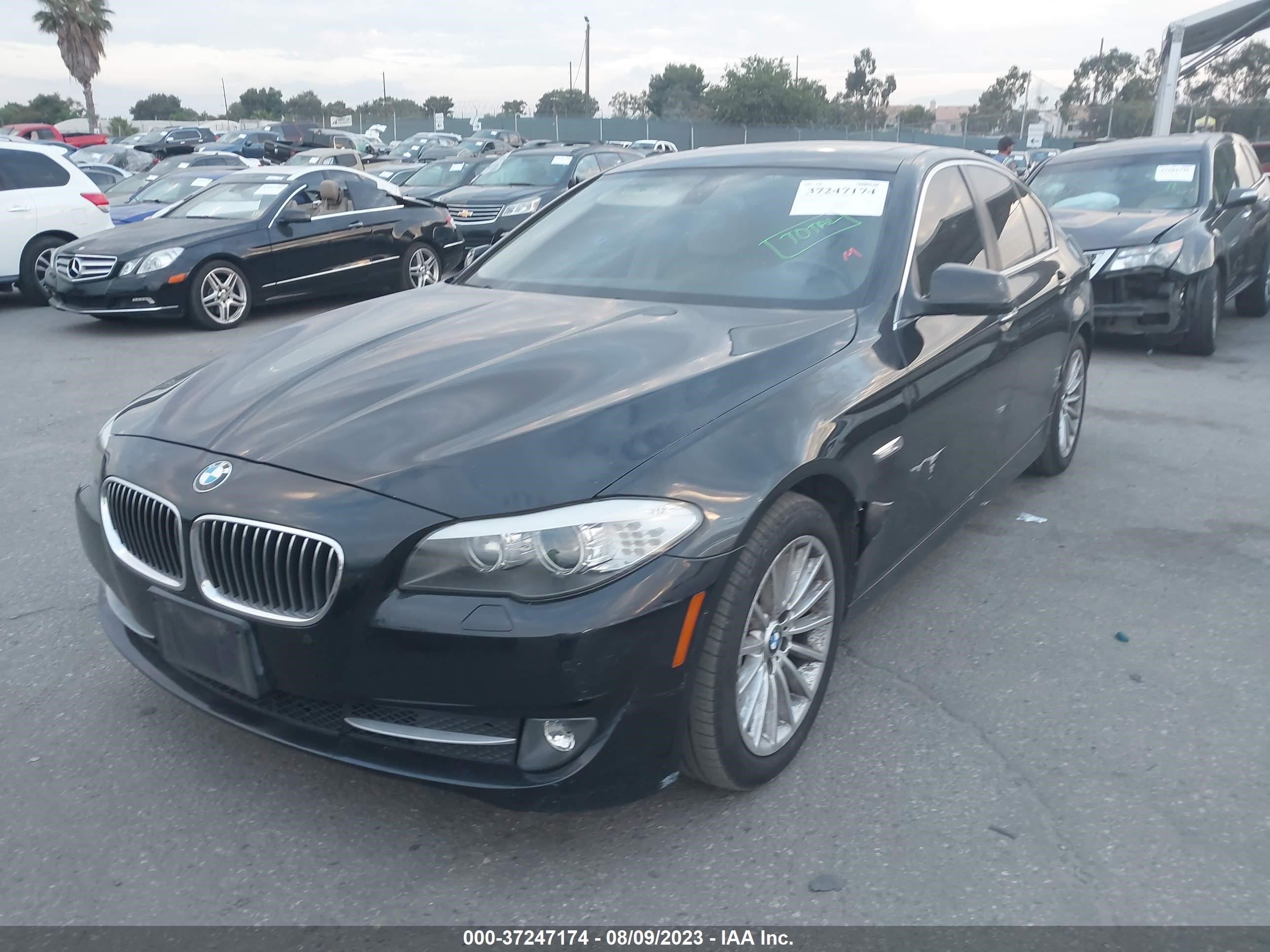 Photo 1 VIN: WBAFR7C58BC605799 - BMW 5ER 