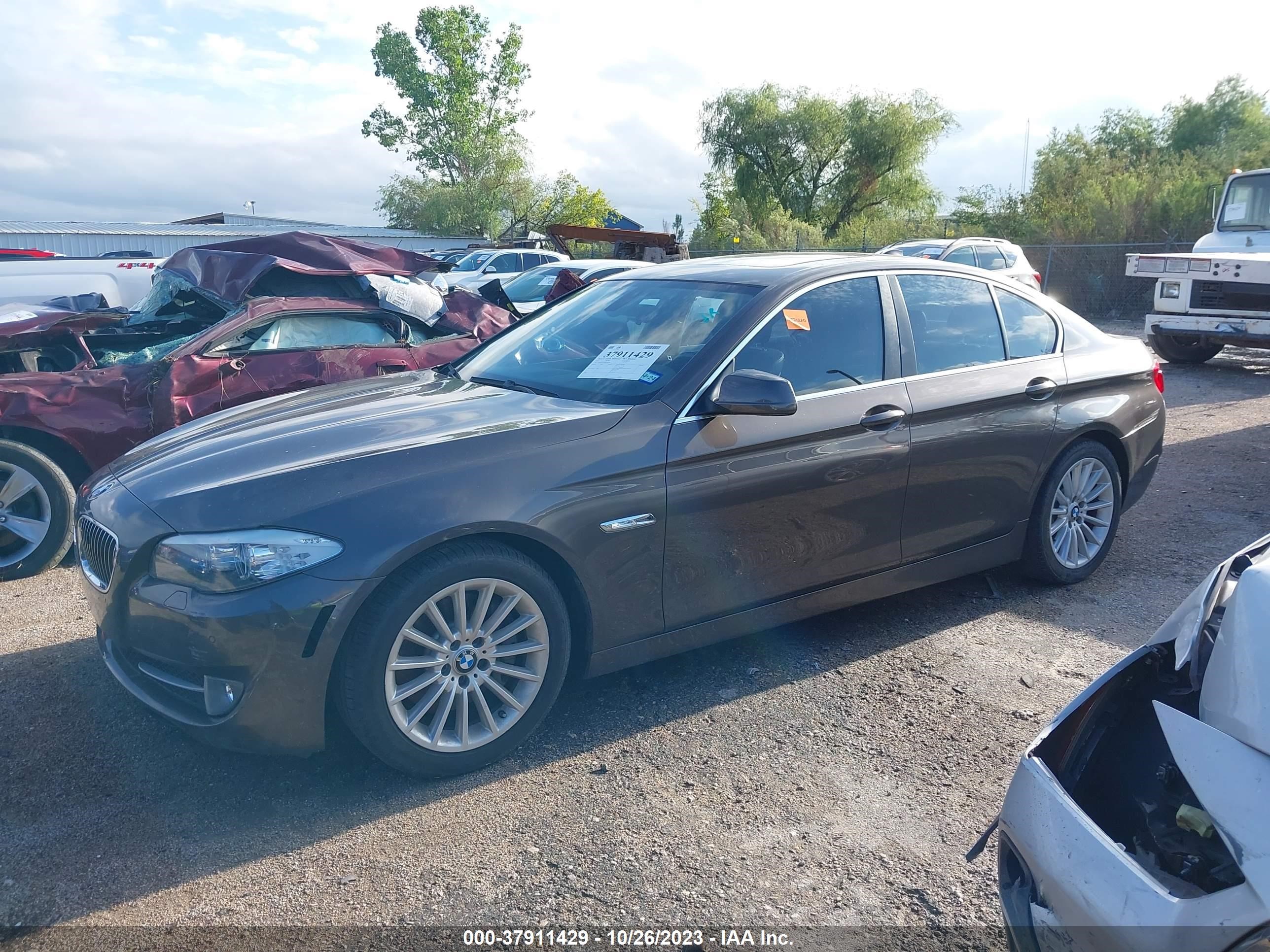 Photo 1 VIN: WBAFR7C58BC608296 - BMW 5ER 