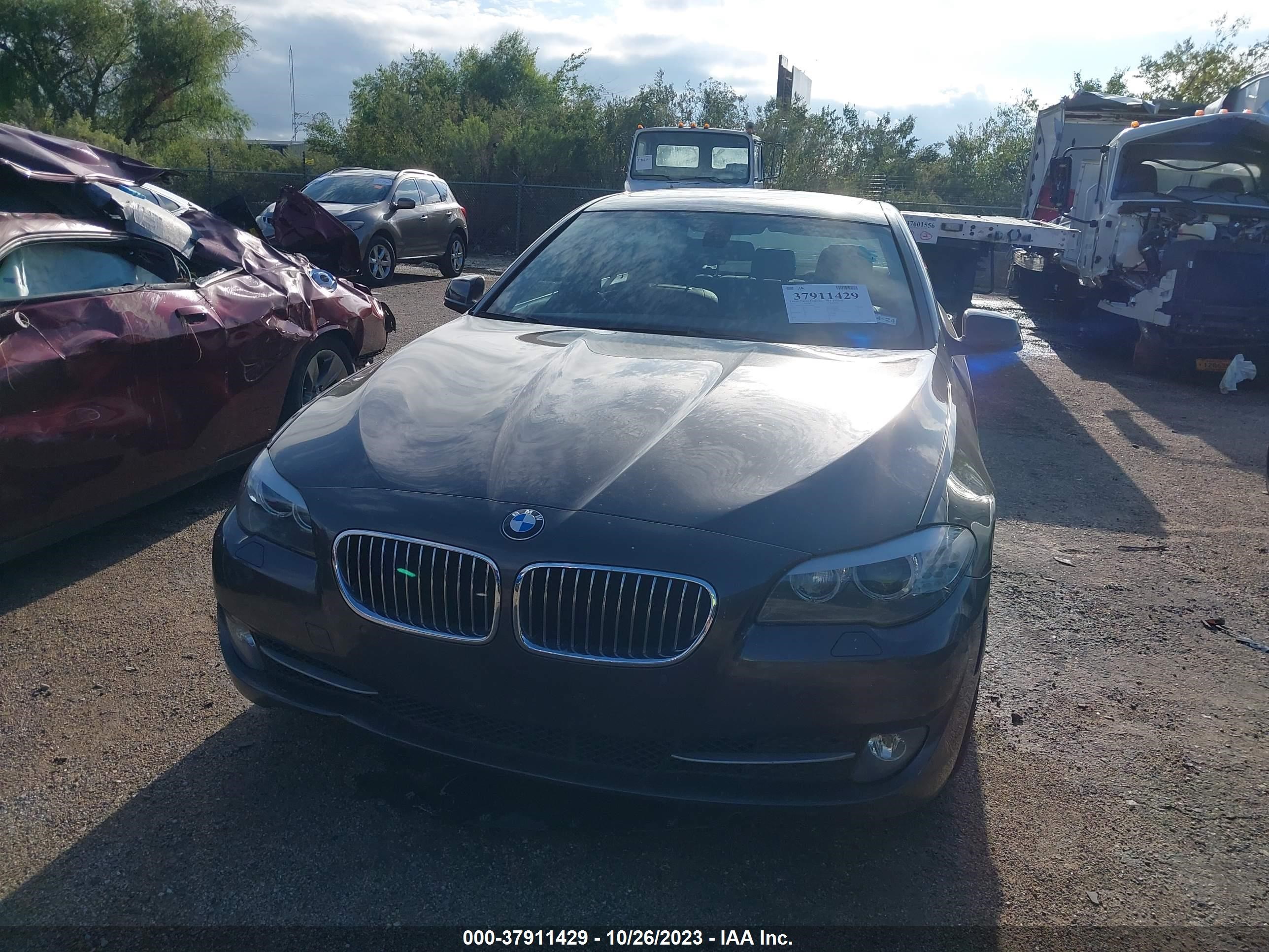 Photo 11 VIN: WBAFR7C58BC608296 - BMW 5ER 