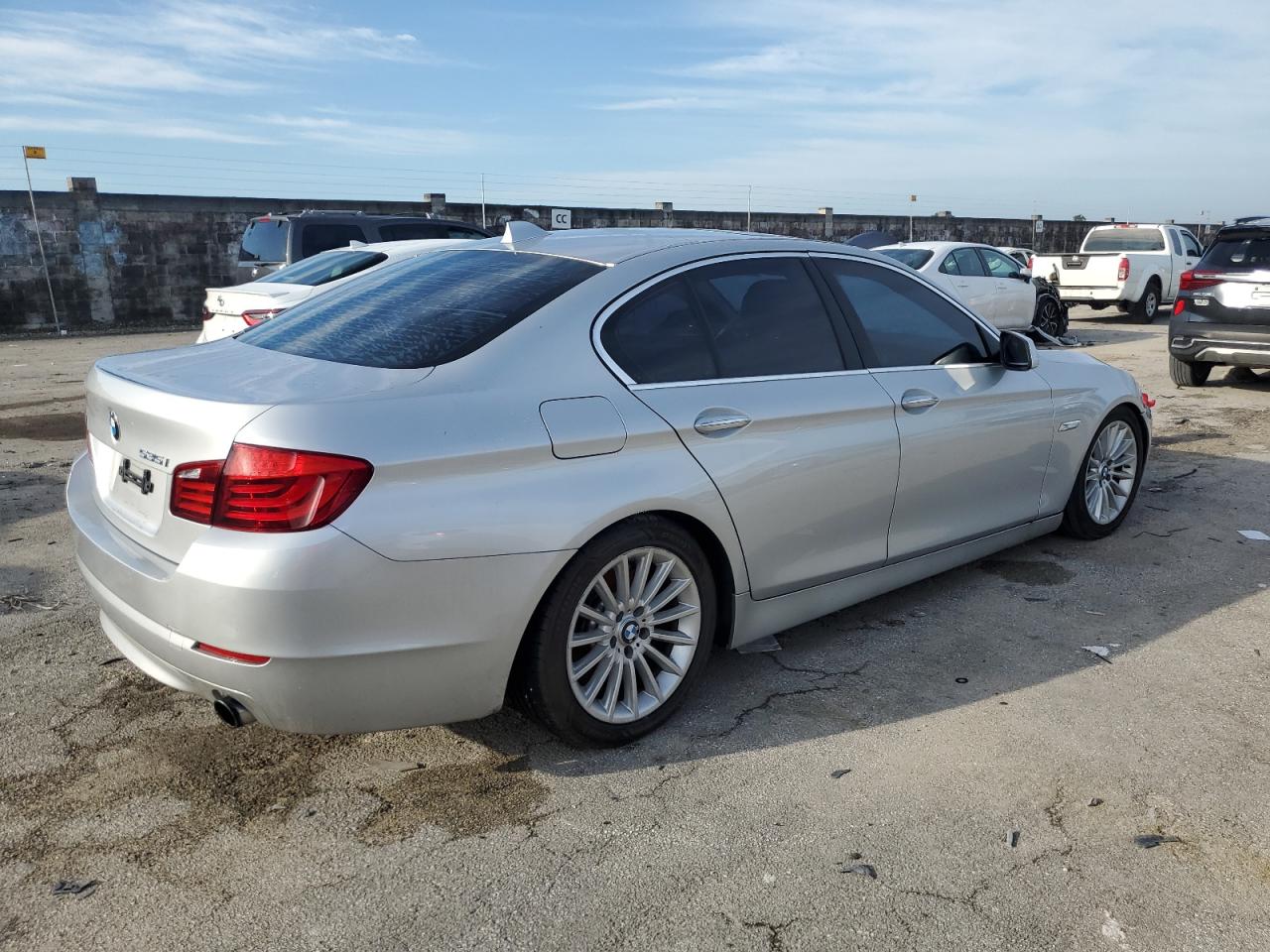 Photo 2 VIN: WBAFR7C5XDC828901 - BMW 5ER 