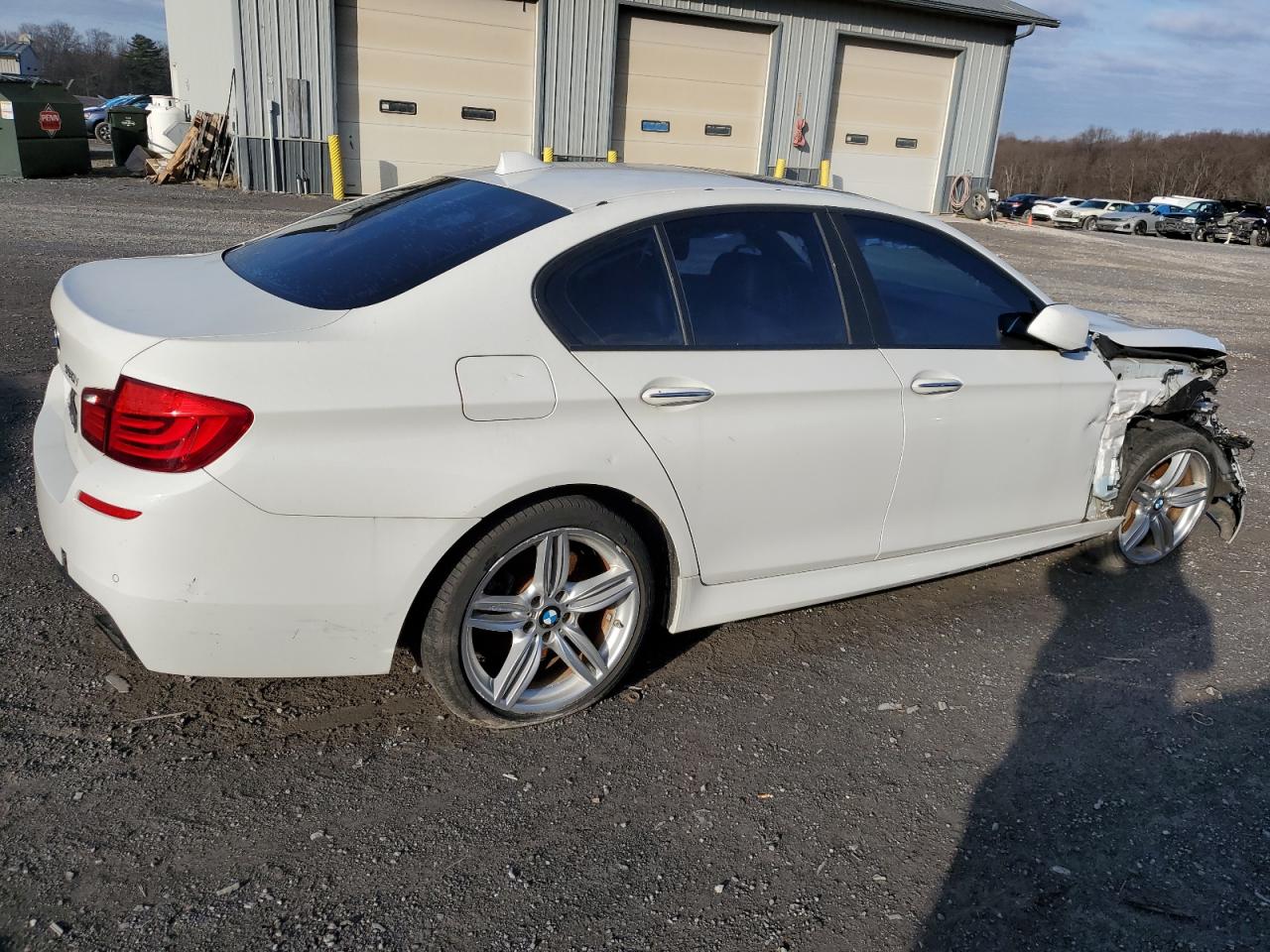 Photo 2 VIN: WBAFR9C51BC757709 - BMW 5ER 