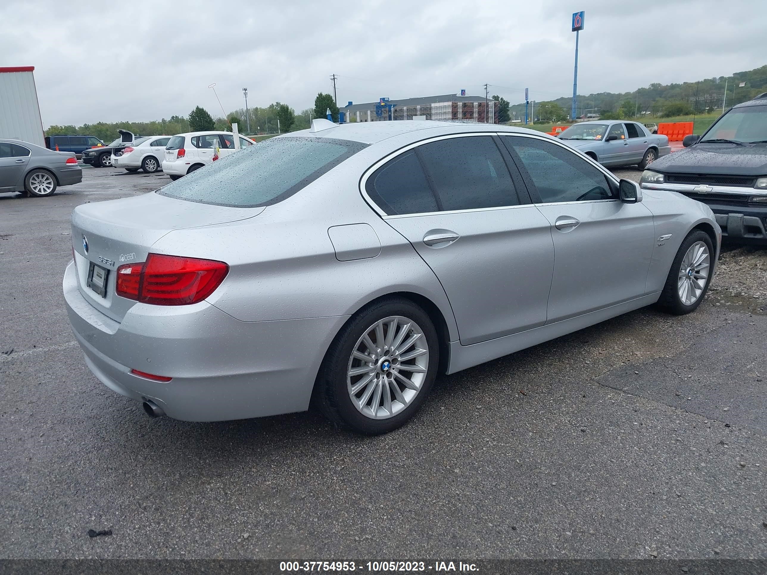 Photo 3 VIN: WBAFU7C54BC874042 - BMW 5ER 