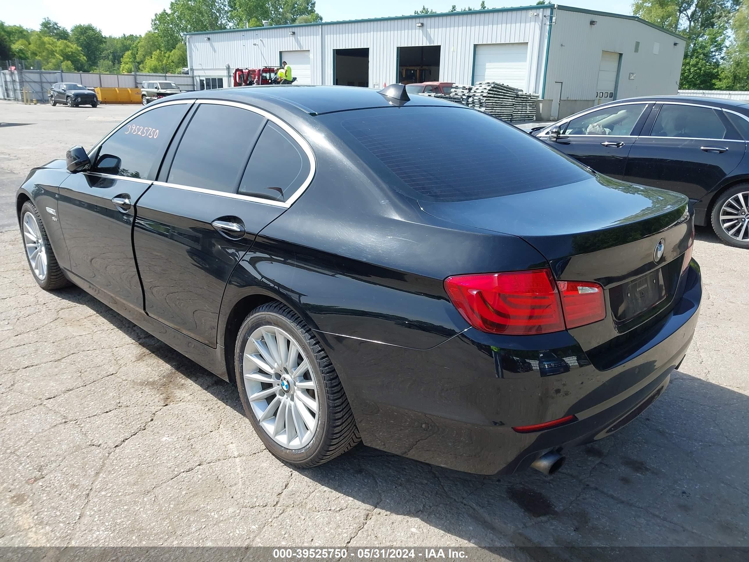 Photo 2 VIN: WBAFU7C54BC876096 - BMW 5ER 