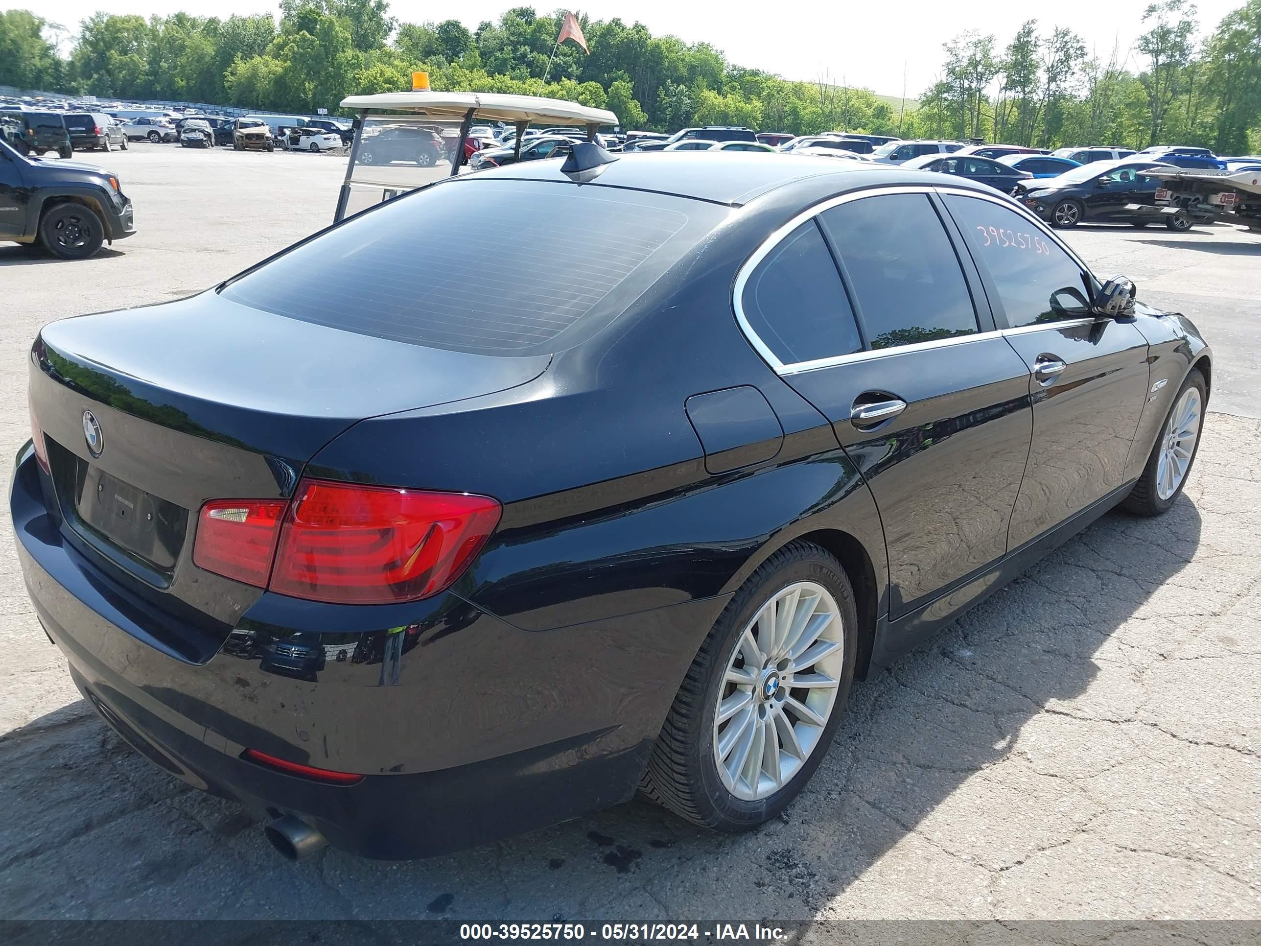 Photo 3 VIN: WBAFU7C54BC876096 - BMW 5ER 