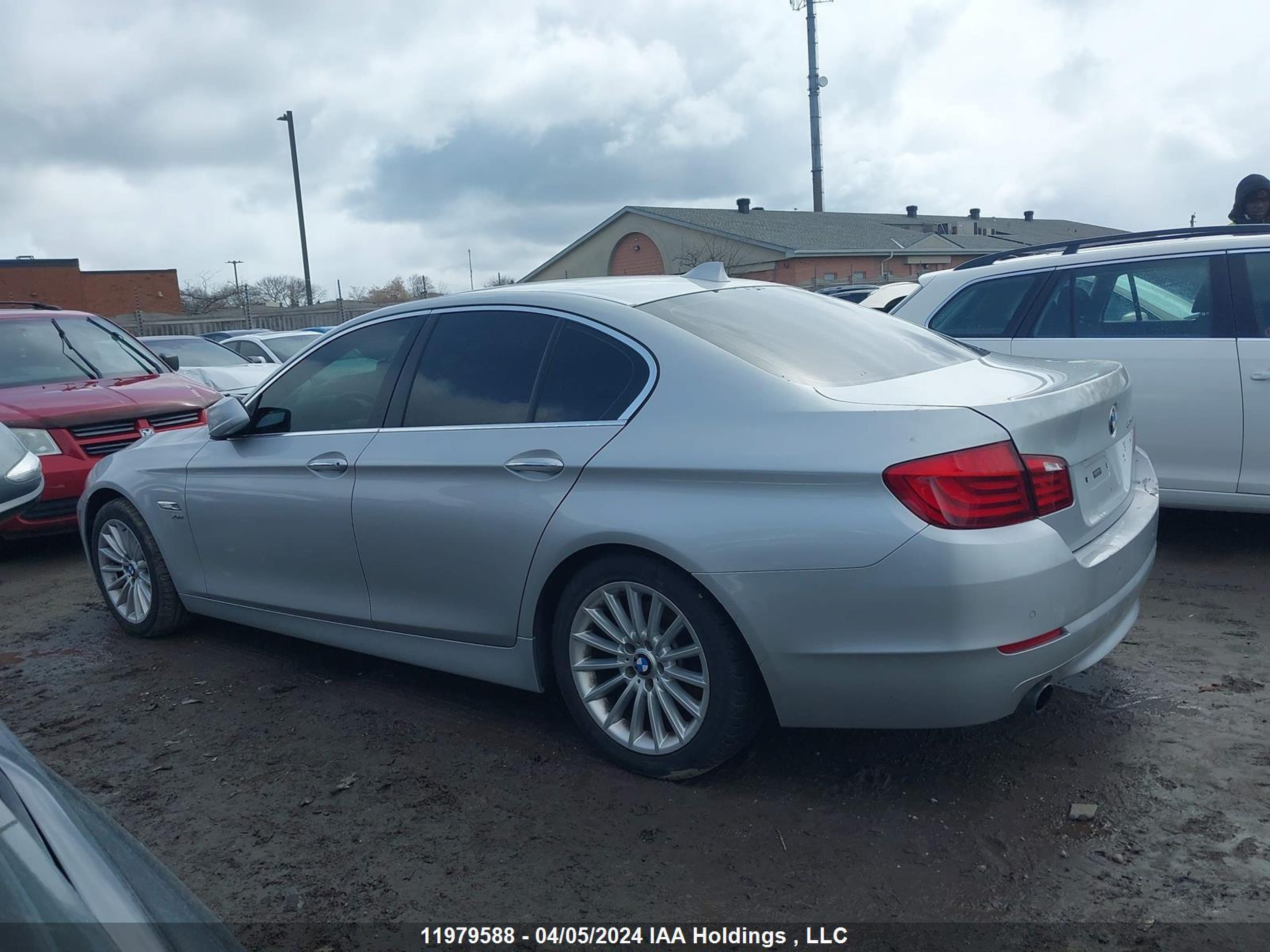 Photo 13 VIN: WBAFU7C55BC877354 - BMW 5ER 