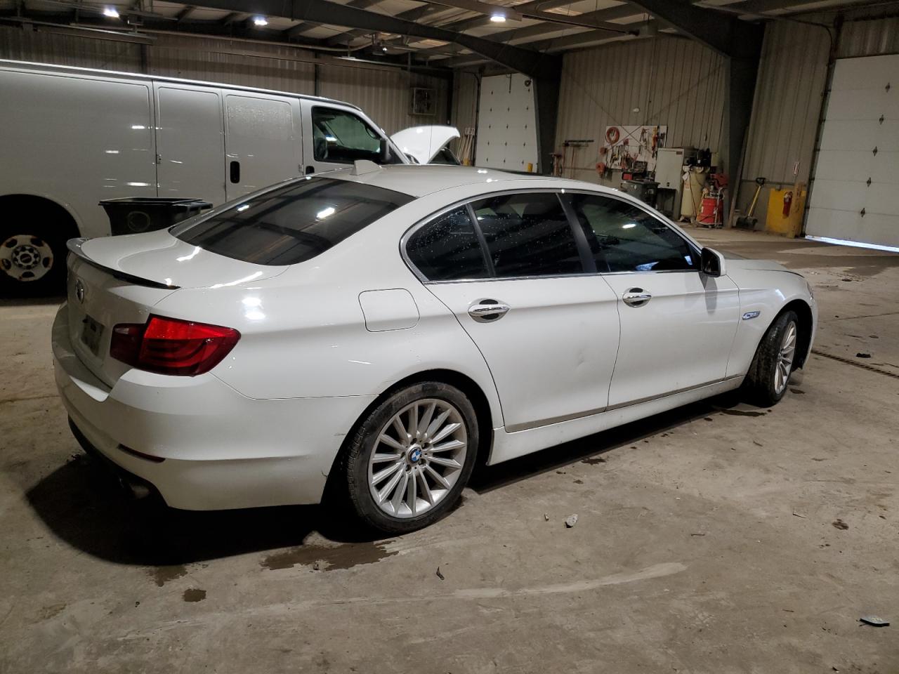 Photo 2 VIN: WBAFU7C57BC871488 - BMW 5ER 