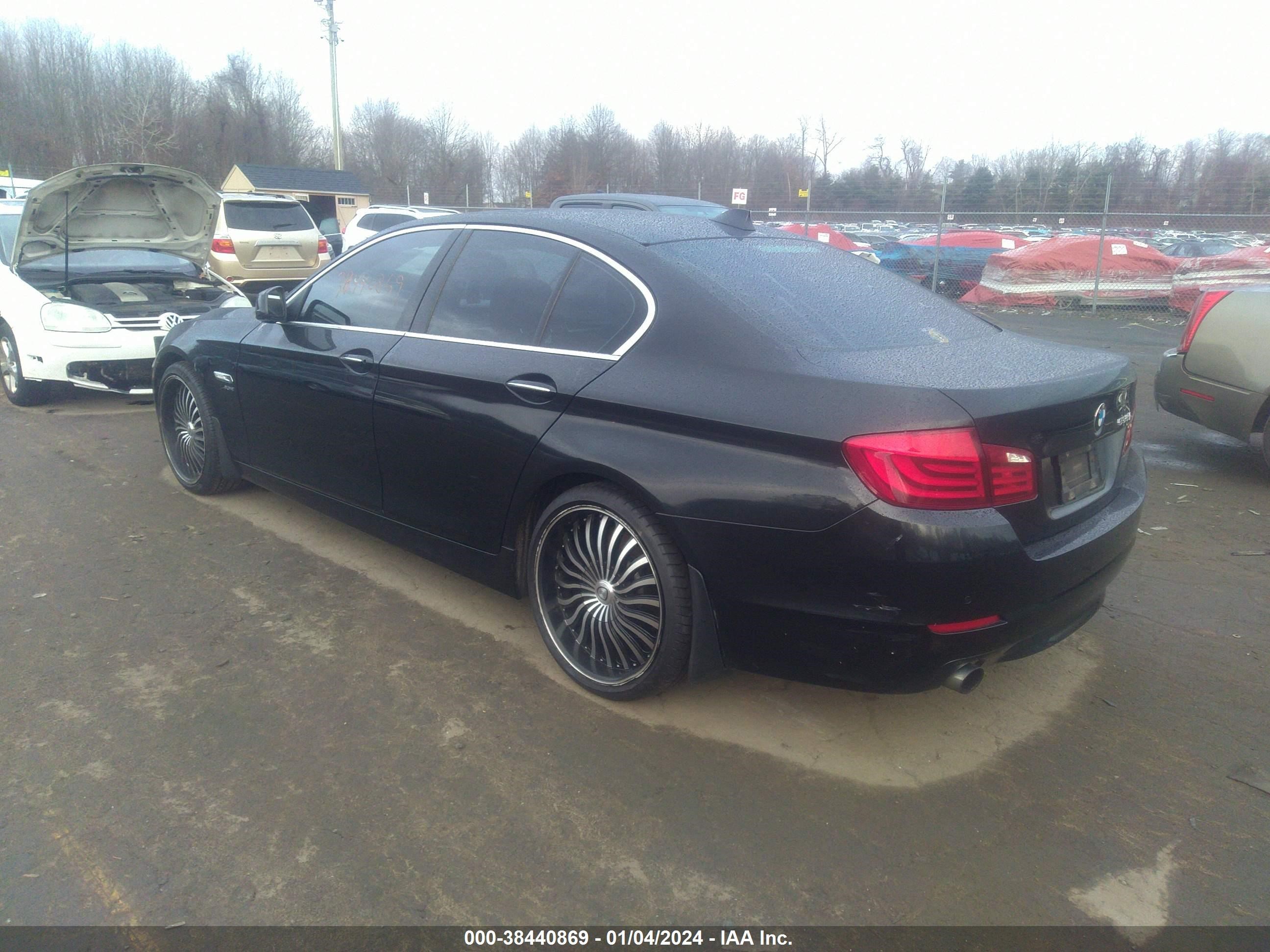 Photo 2 VIN: WBAFU7C59CDU62422 - BMW 5ER 