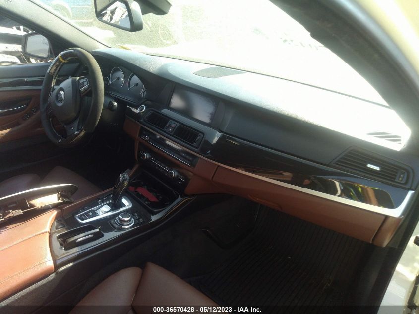 Photo 4 VIN: WBAFU9C55CDY70055 - BMW 5ER 