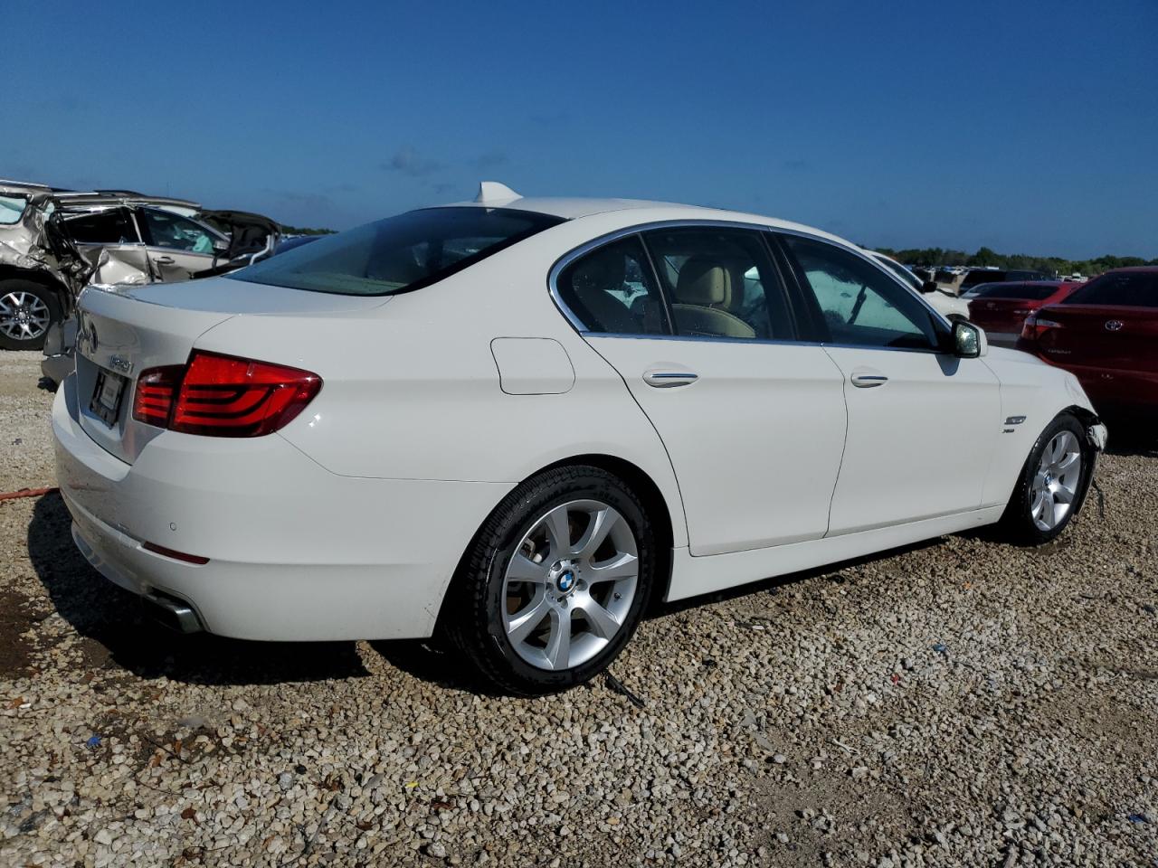 Photo 2 VIN: WBAFU9C5XBC784454 - BMW 5ER 