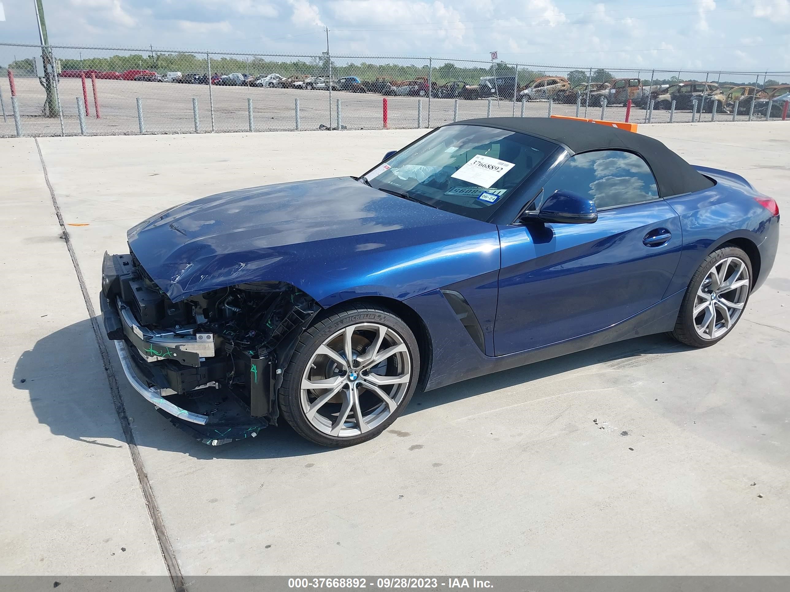 Photo 1 VIN: WBAHF3C09LWW83037 - BMW Z4 