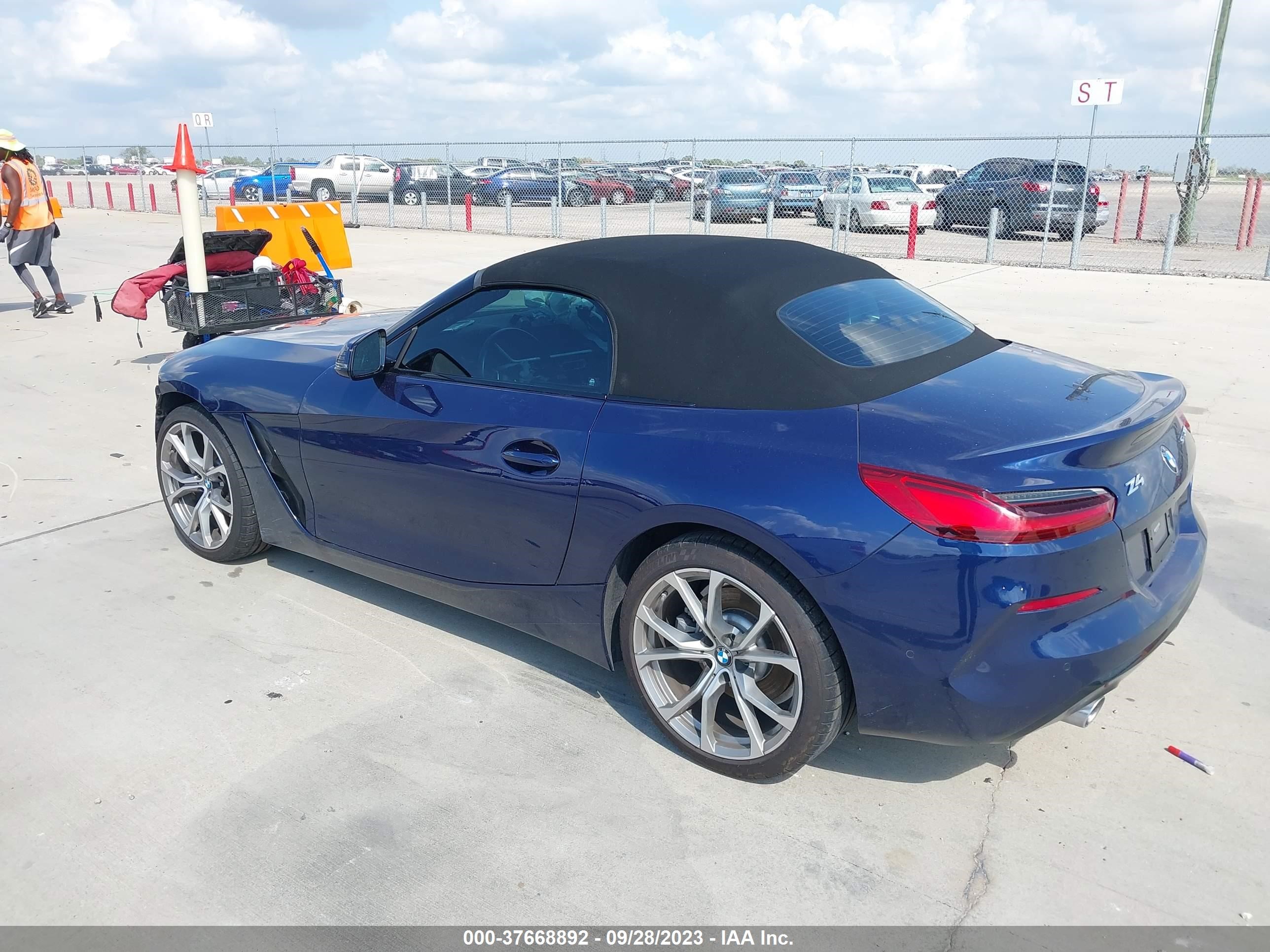 Photo 2 VIN: WBAHF3C09LWW83037 - BMW Z4 