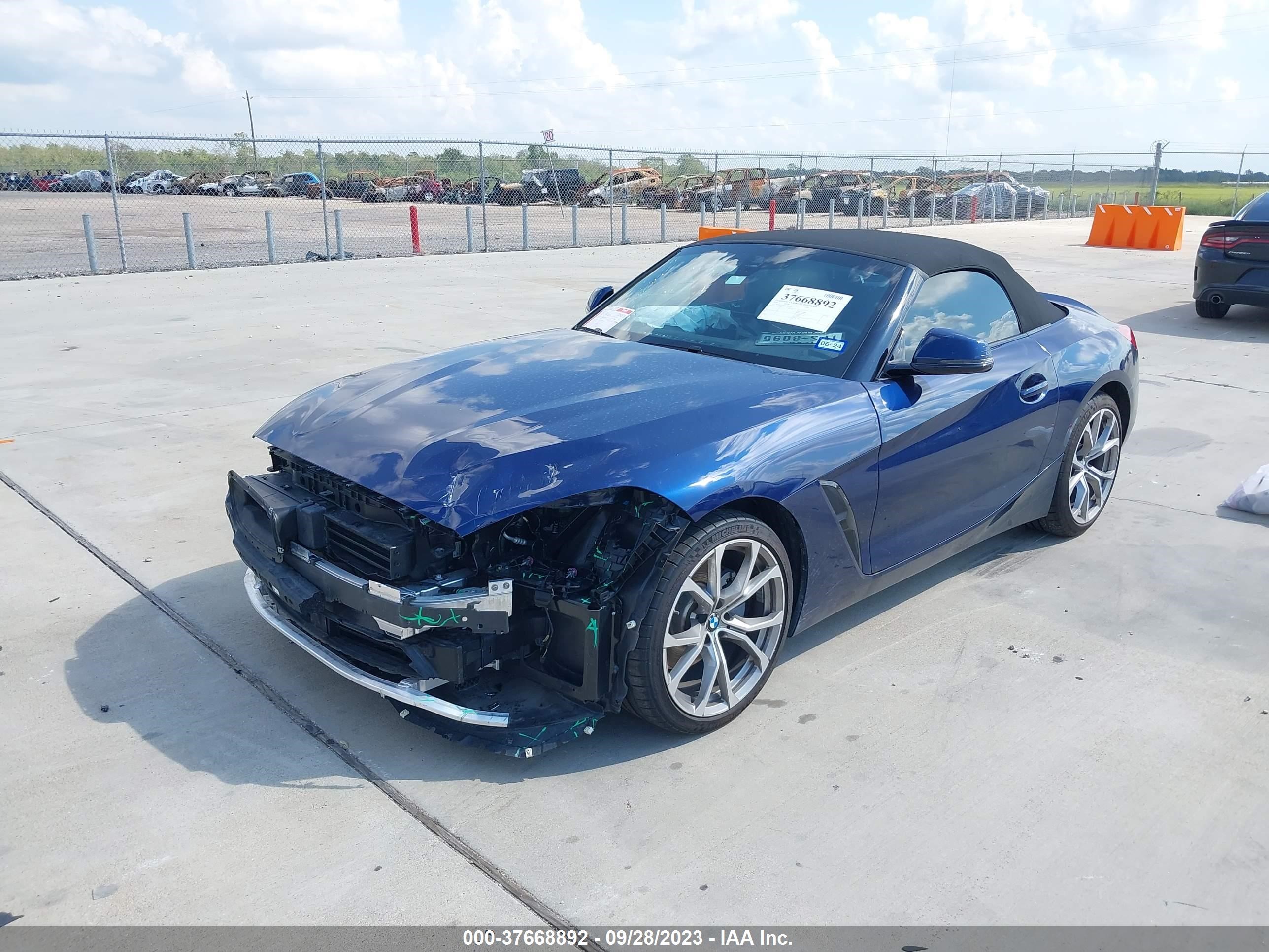 Photo 5 VIN: WBAHF3C09LWW83037 - BMW Z4 