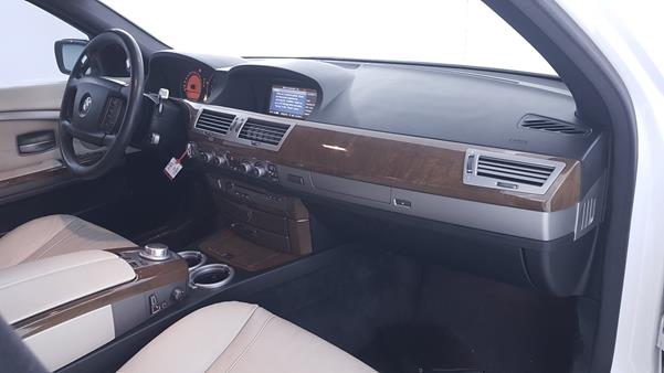 Photo 32 VIN: WBAHN21098DU09131 - BMW 730 