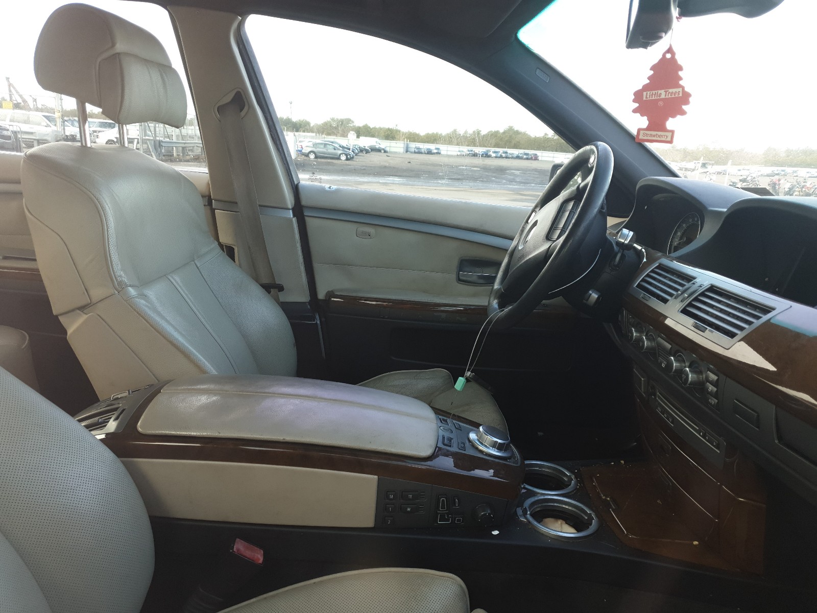 Photo 4 VIN: WBAHN83558DT79816 - BMW 750 LI 