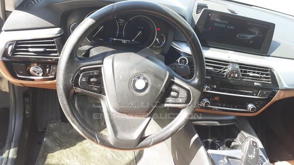 Photo 15 VIN: WBAJA5105JG876114 - BMW 530 