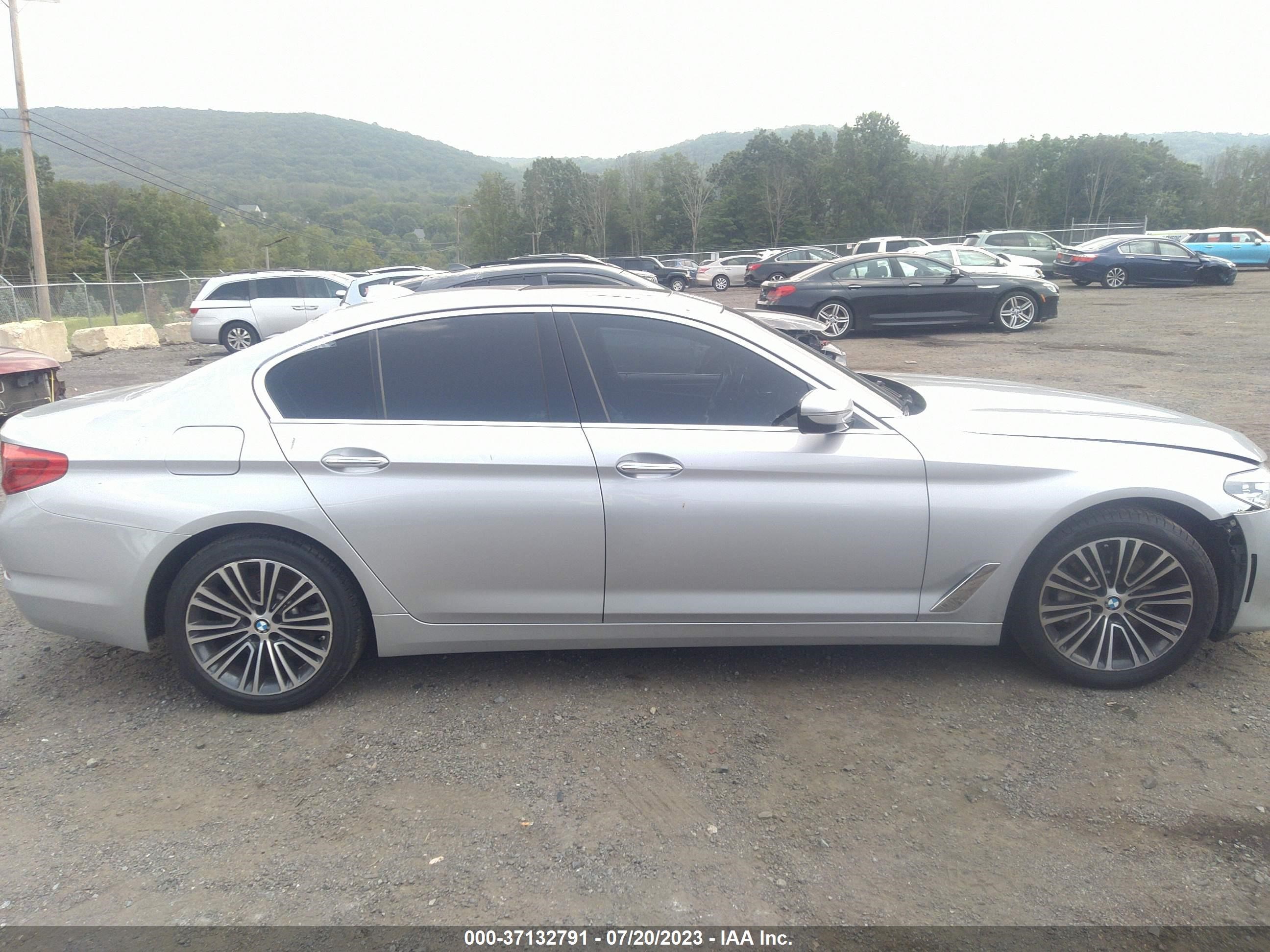 Photo 11 VIN: WBAJA5C57JG898589 - BMW 5ER 