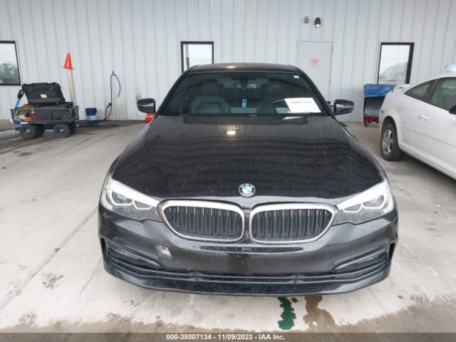 Photo 5 VIN: WBAJA5C5XJWA38582 - BMW 530I 